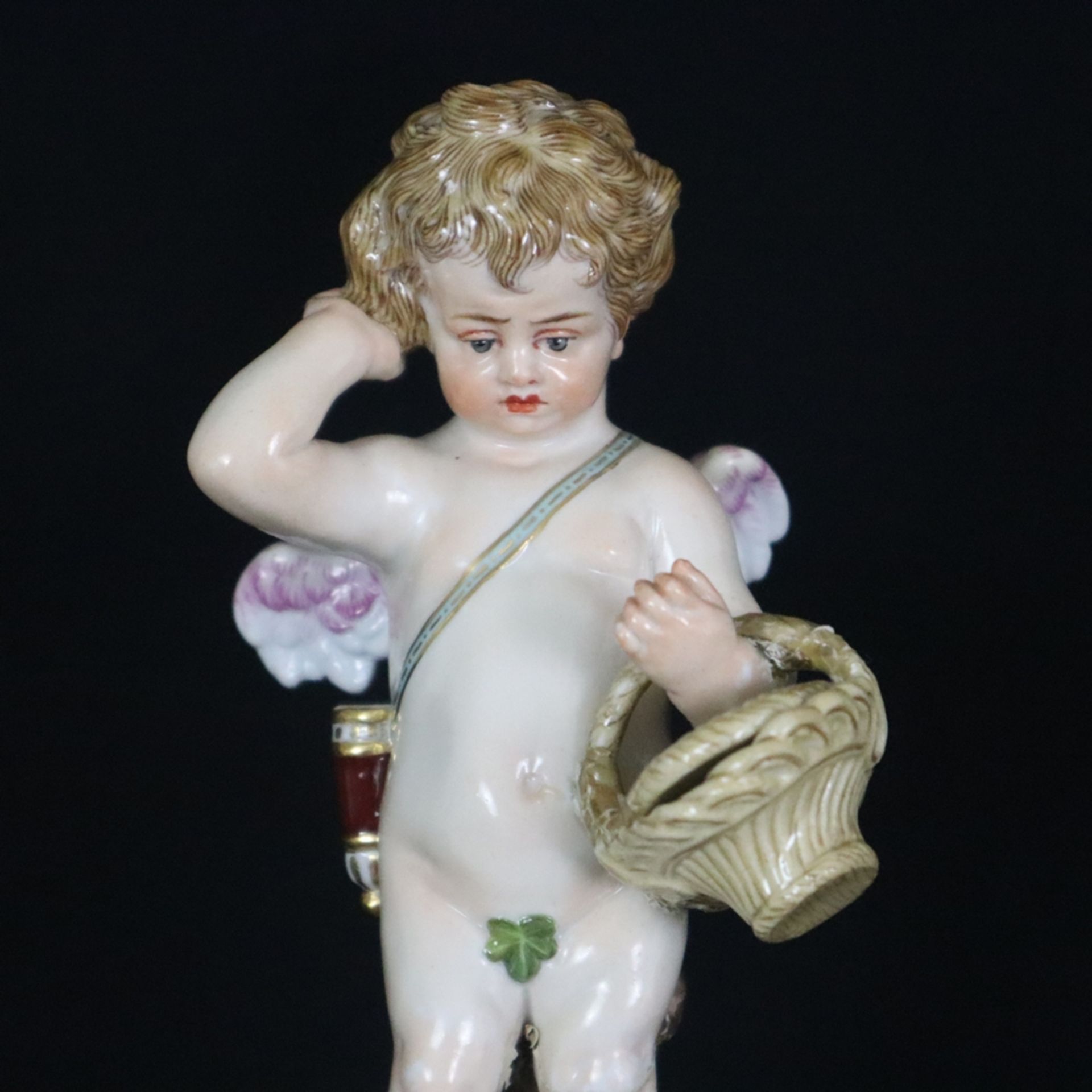 Porzellanfigur "Amor bekommt einen Korb und kratzt sich enttäuscht hinterm Ohr" - Meissen, um 1900, - Bild 2 aus 10