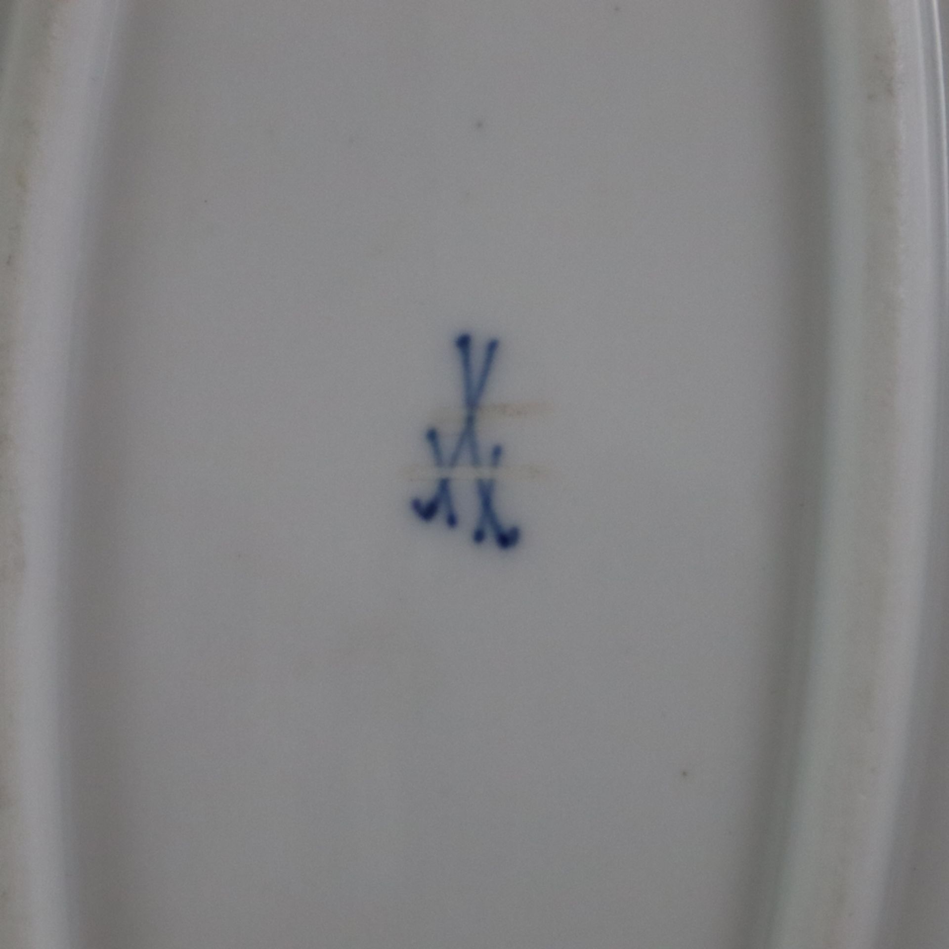 Ovale Vorlegeplatte - Meissen, Knaufzeit, Porzellan, Dekor "Blaue Blume mit Insekten" unter Glasur, - Bild 8 aus 9