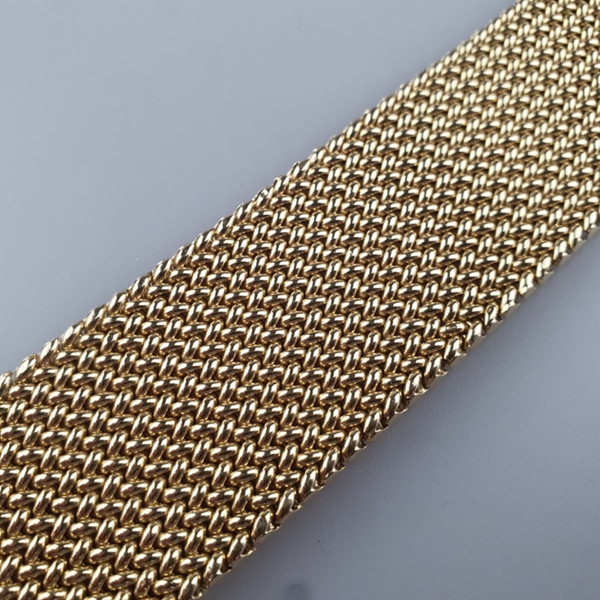 Manschettenarmband - Gelbgold 585/000 (14K), gestempelt, breites Band aus geschmeidigem Goldgeflech - Bild 3 aus 5