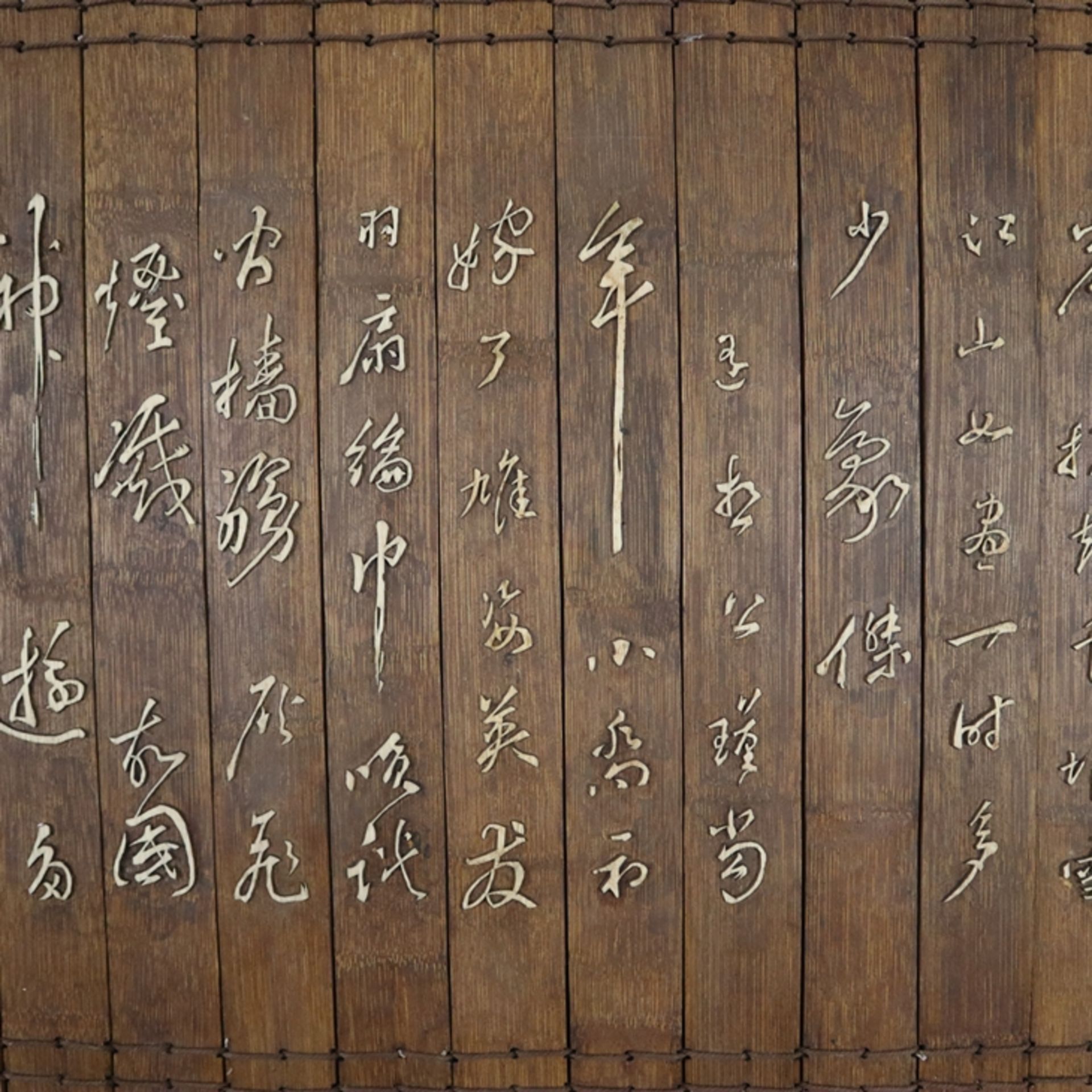 Bambusbuch mit Textzeilen - China, Qing-Dynastie, 19.Jh., 23 miteinander verbundene breite Lamellen - Bild 3 aus 6