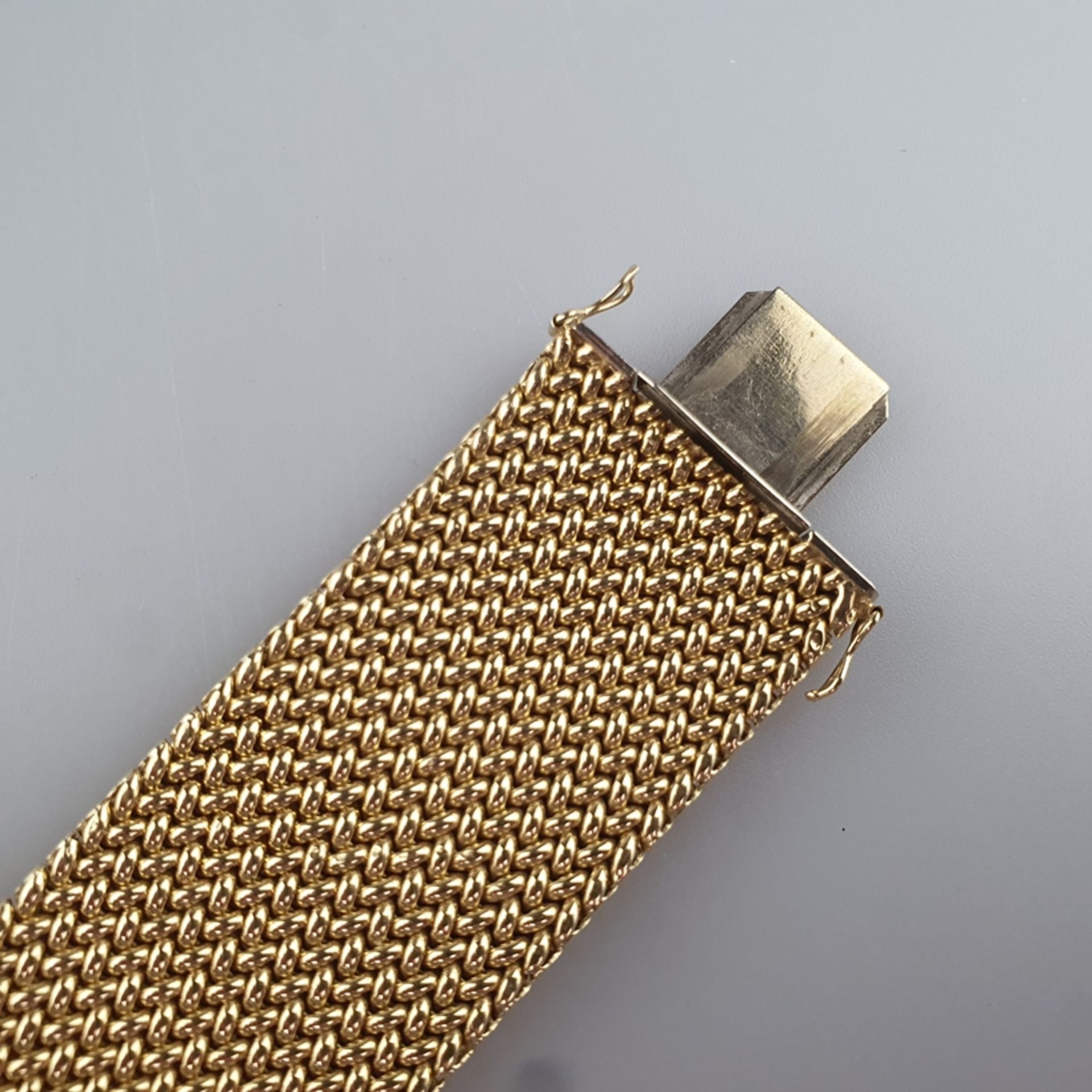 Manschettenarmband - Gelbgold 585/000 (14K), gestempelt, breites Band aus geschmeidigem Goldgeflech - Bild 4 aus 5