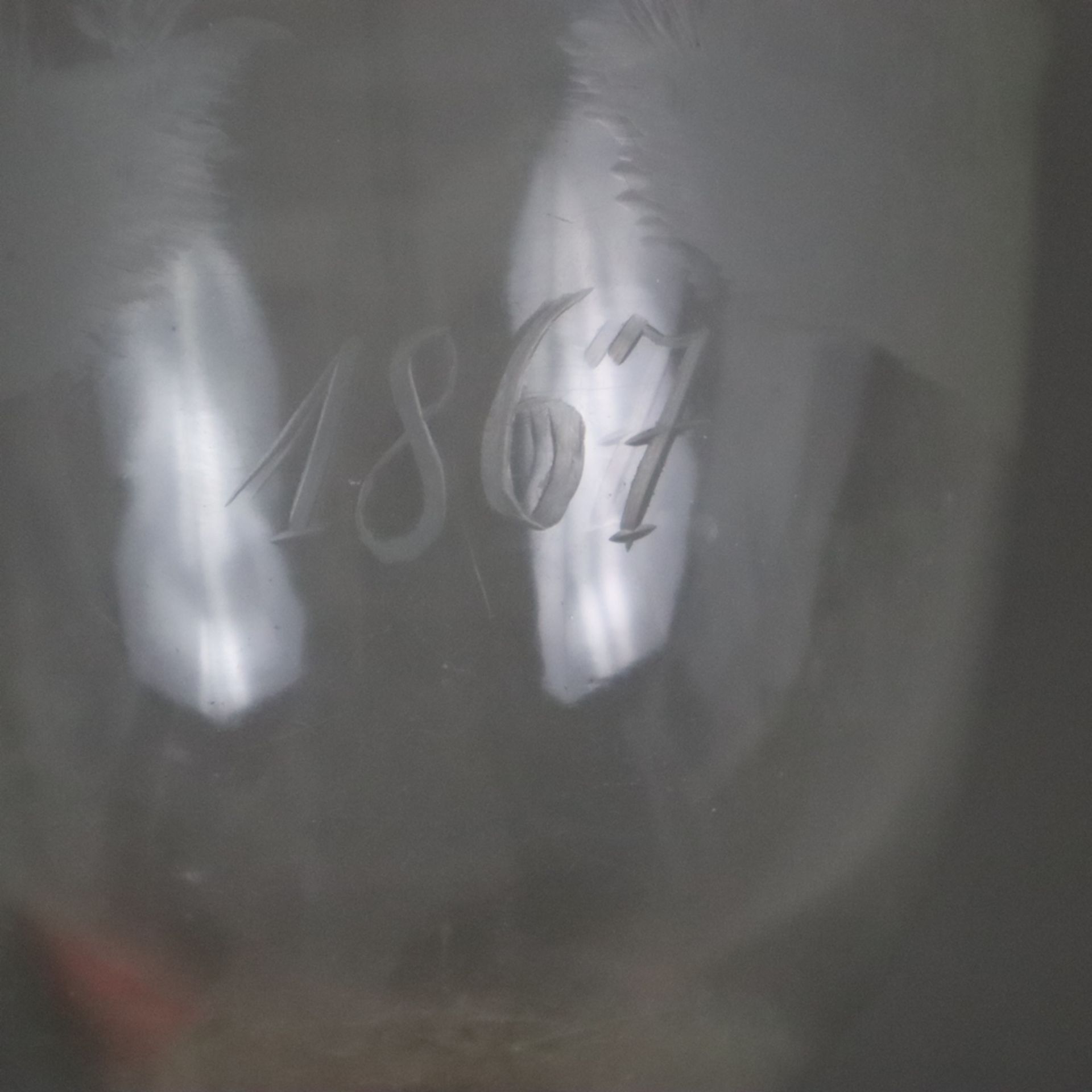 Fußglas - Mitte 19. Jh., wohl Norddeutschland, farbloses Glas, auf rundem Standfuß Balusterschaft m - Bild 7 aus 9