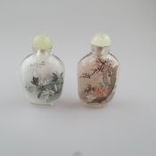 Zwei Snuffbottles - China, 20. Jh., abgeflachte Rouleau-Glaswandungen, beidseitige sehr feine Innen