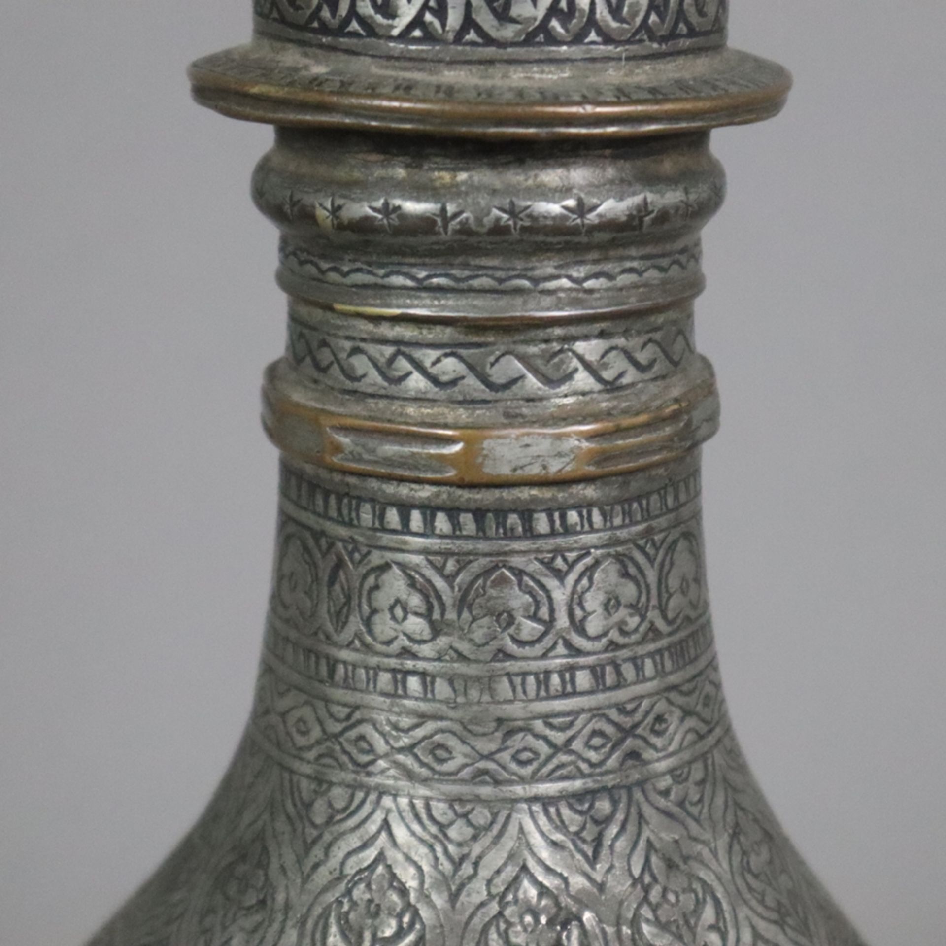 Vase - indopersisch, Kupfer versilbert / verzinnt?, birnförmige Vasenform am Hals durch Ringe gegli - Bild 4 aus 9