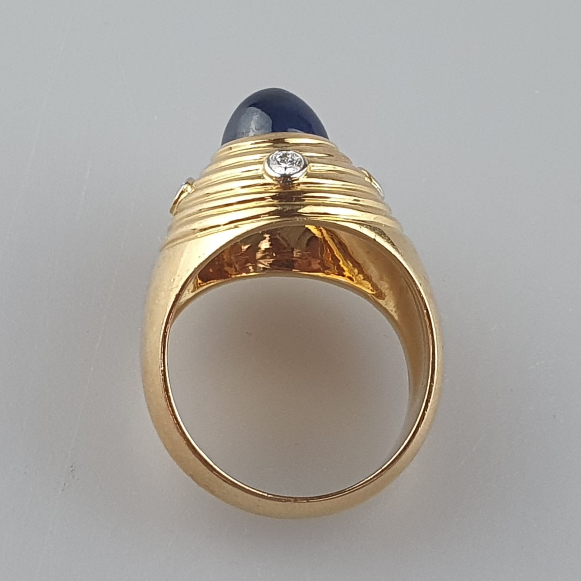 Saphir-Kuppelring - Gelbgold 750/000 (18.K), innen gestempelt, kuppelförmiger Ringkopf (ca. H.1,1cm - Bild 5 aus 5