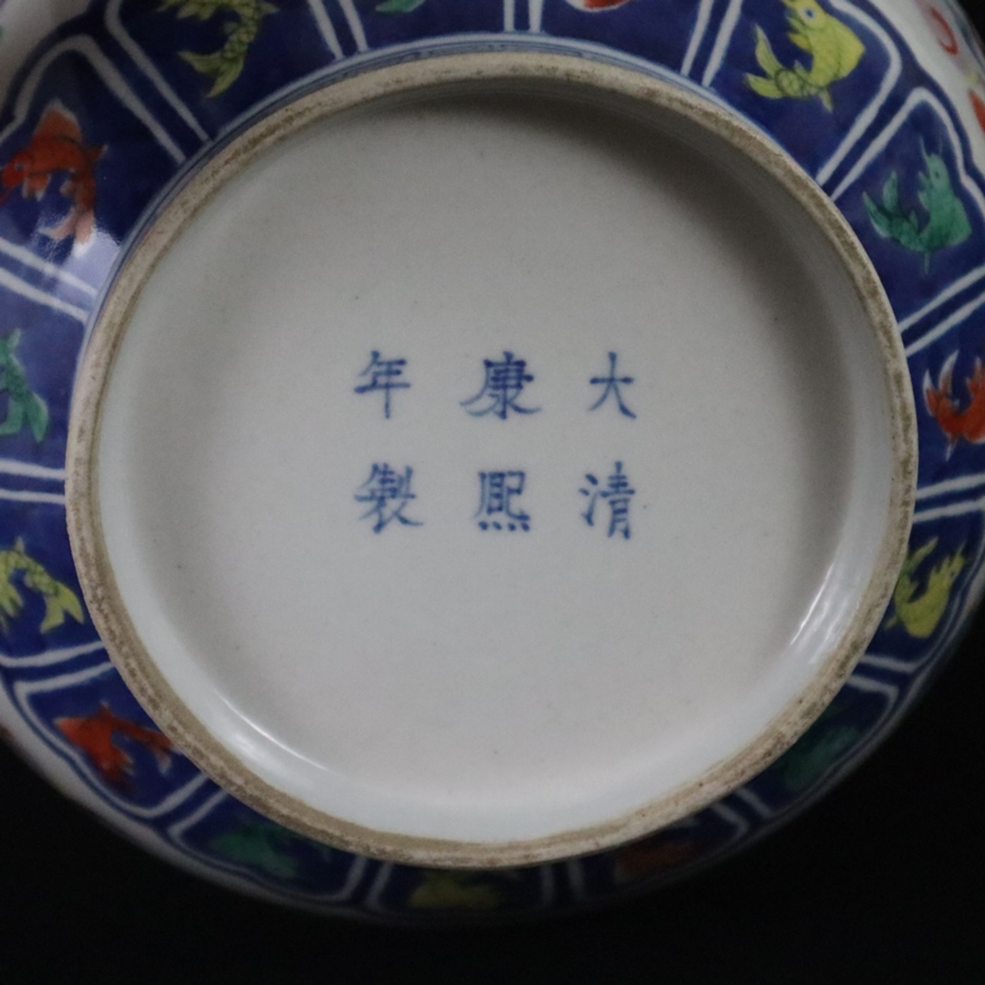 Drachenvase - China 20.Jh., Porzellan, über Standring birnförmige mit langem Hals und leicht einges - Bild 10 aus 10