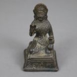 Nang Kwak-Figur - Thailand, Bronze, dunkel patiniert, Bodhisattva mit erhobener rechter Hand auf re