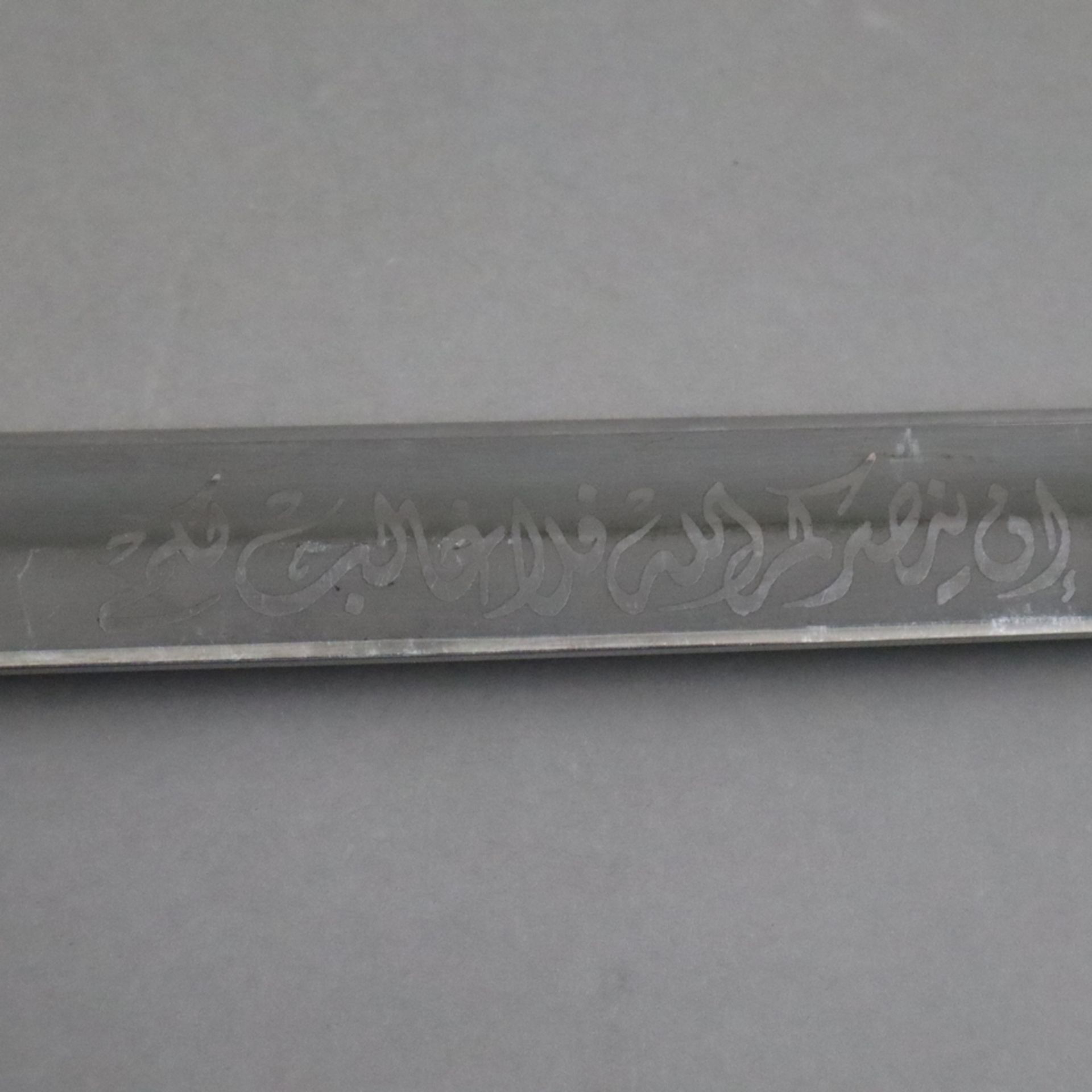Schwert - gerade Rückenklinge mit flacher Kehlung, auf der Fehlschärfe Punzen, darüber das Wappen v - Bild 9 aus 10