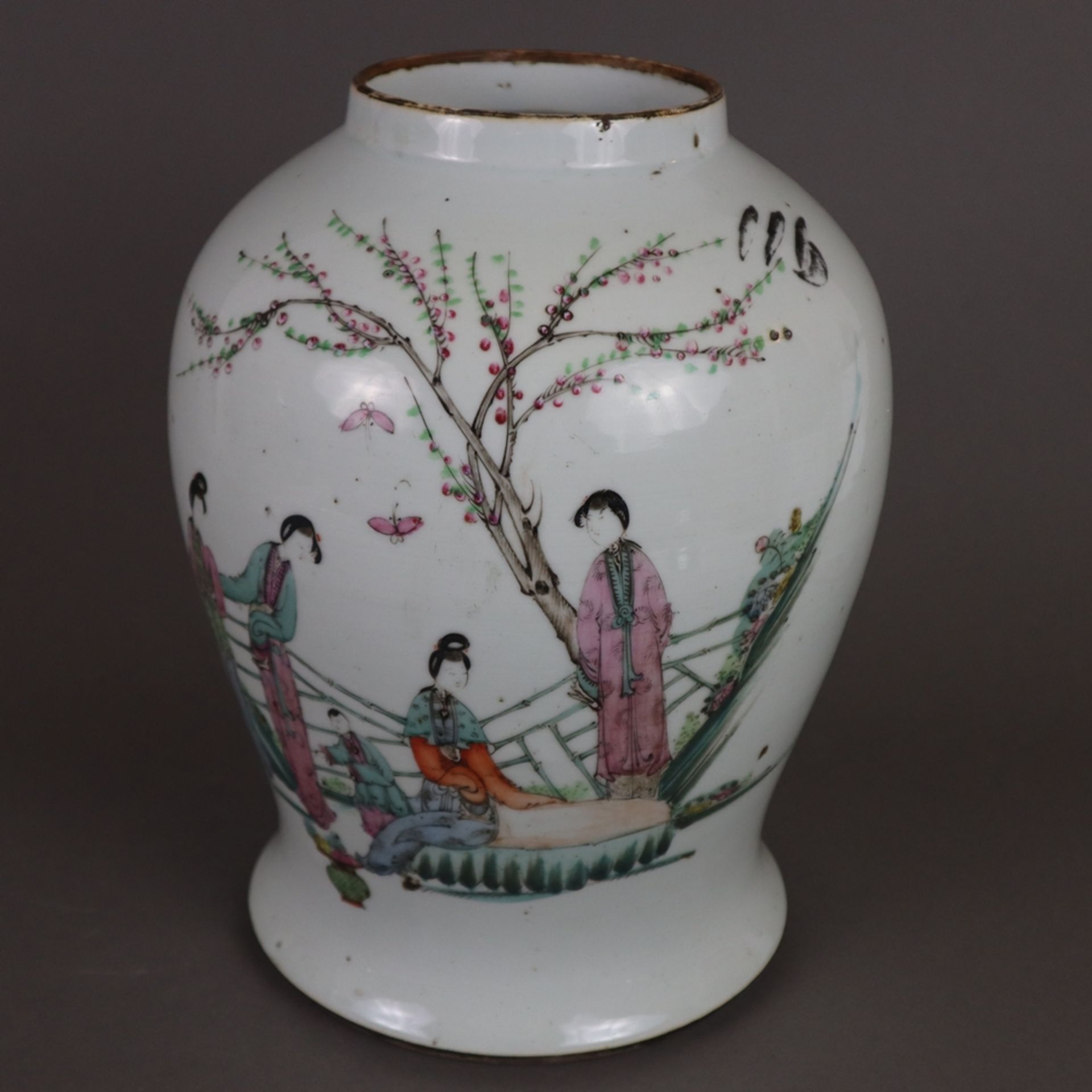 Ein Paar Famille rose-Vasen - China, späte Qing-Dynastie, Porzellan, polychrome Bemalung in der Far - Bild 2 aus 13