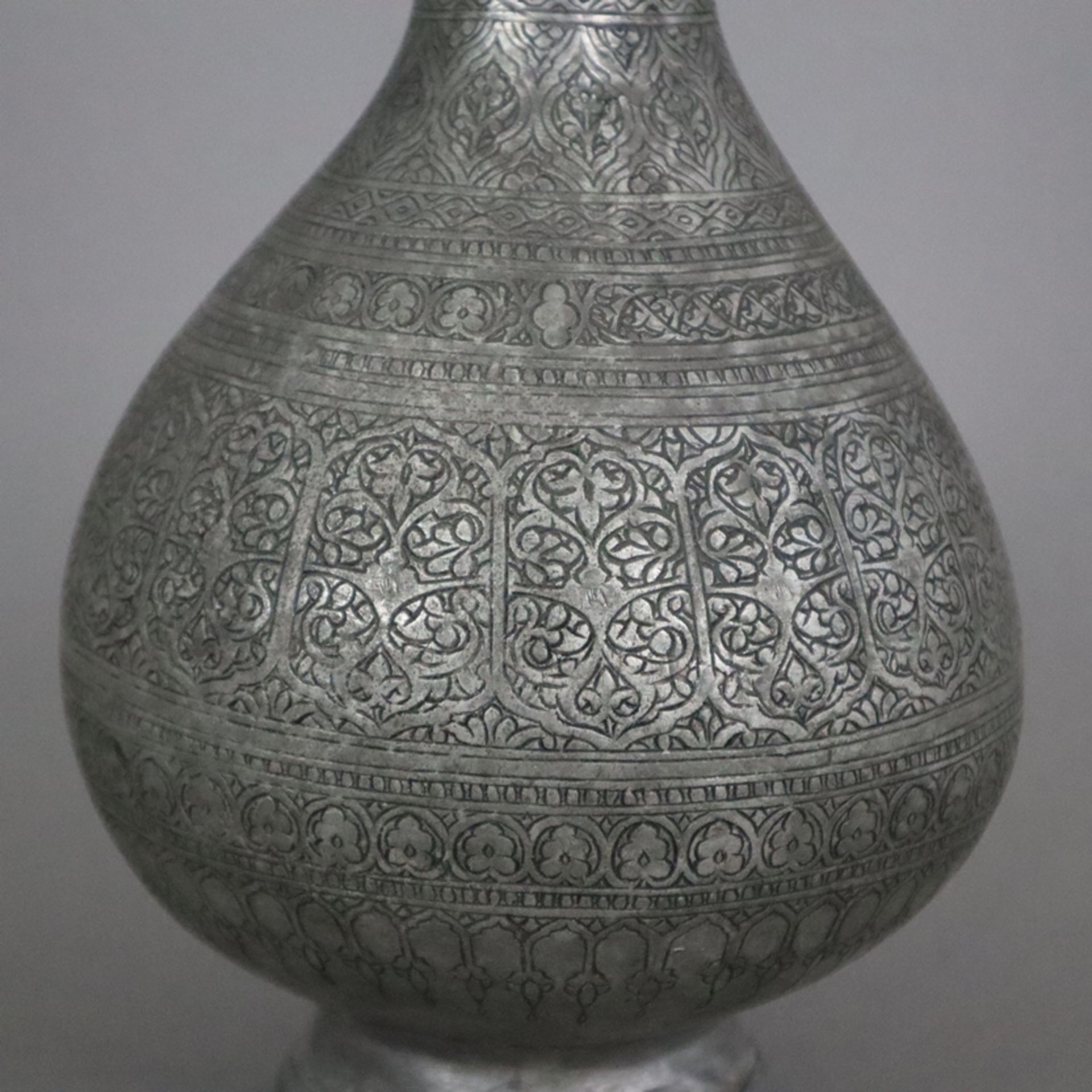 Vase - indopersisch, Kupfer versilbert / verzinnt?, birnförmige Vasenform am Hals durch Ringe gegli - Bild 7 aus 9
