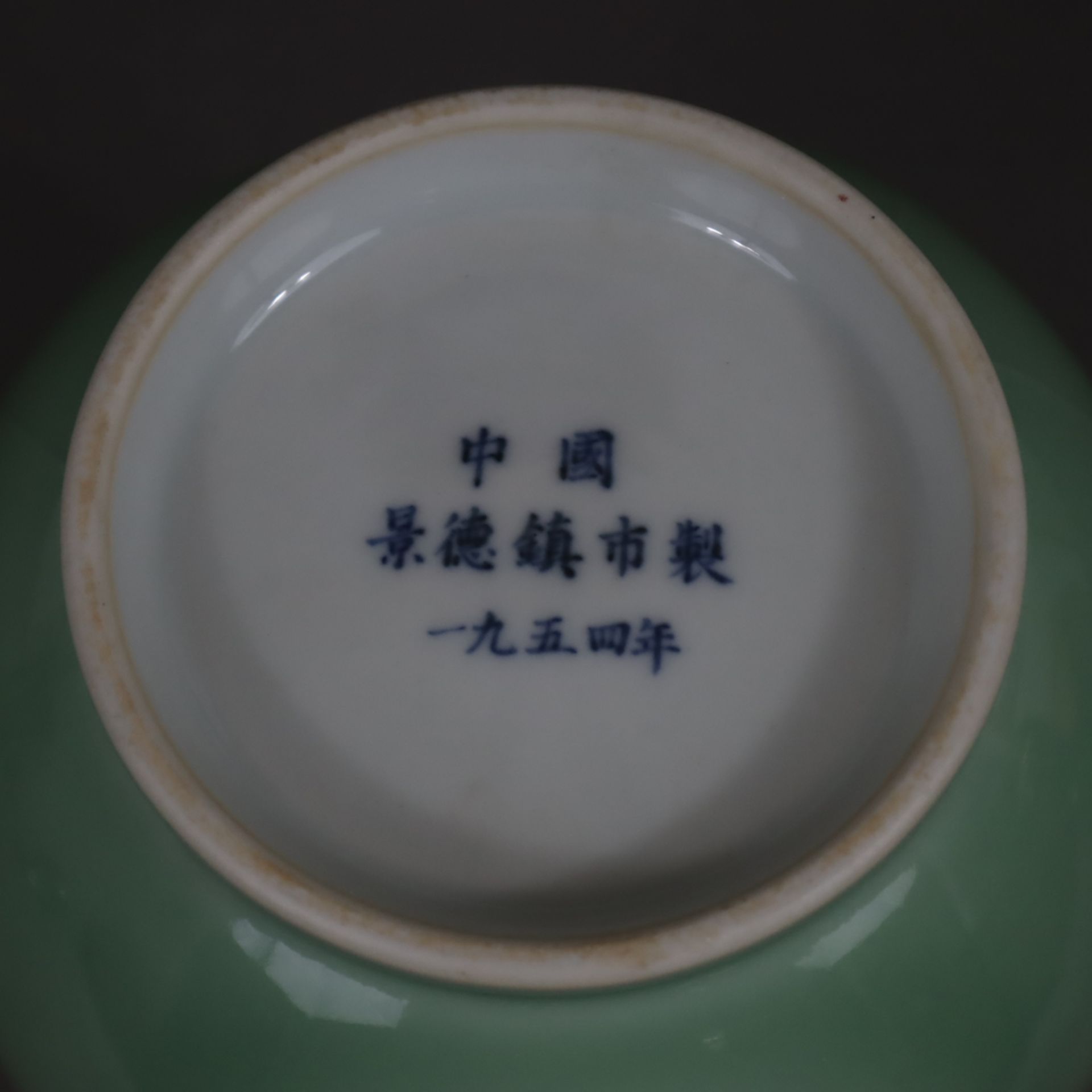 Seladon-Vase - Porzellan mit polychromer Emailbemalung, China, gebauchte Vase mit eingeschnürtem Ha - Bild 9 aus 9