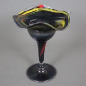 Fußvase - 20. Jh., farbloses Glas mit Farbeinschmelzungen, auf gewölbtem Rundfuß schlanker konische