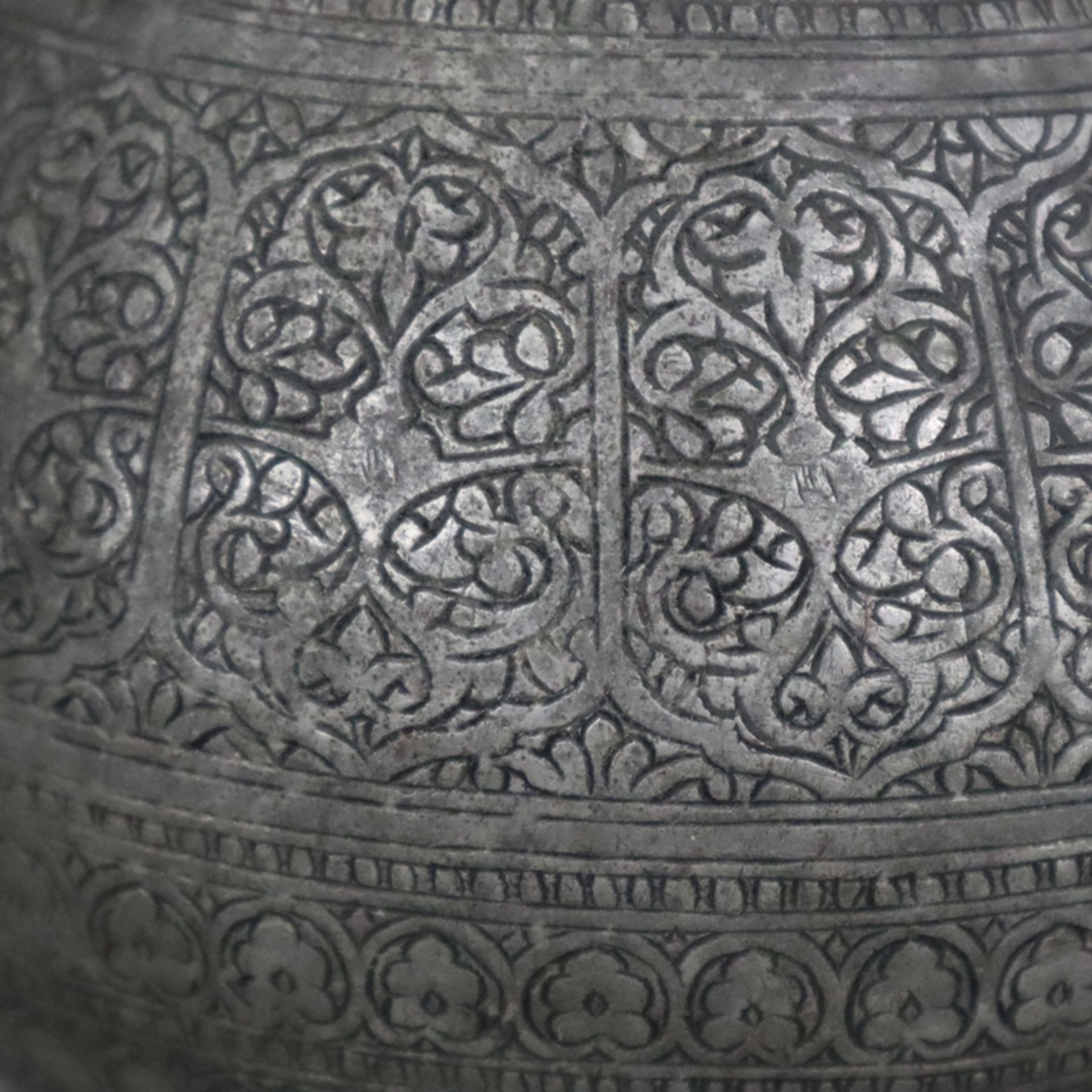 Vase - indopersisch, Kupfer versilbert / verzinnt?, birnförmige Vasenform am Hals durch Ringe gegli - Bild 6 aus 9