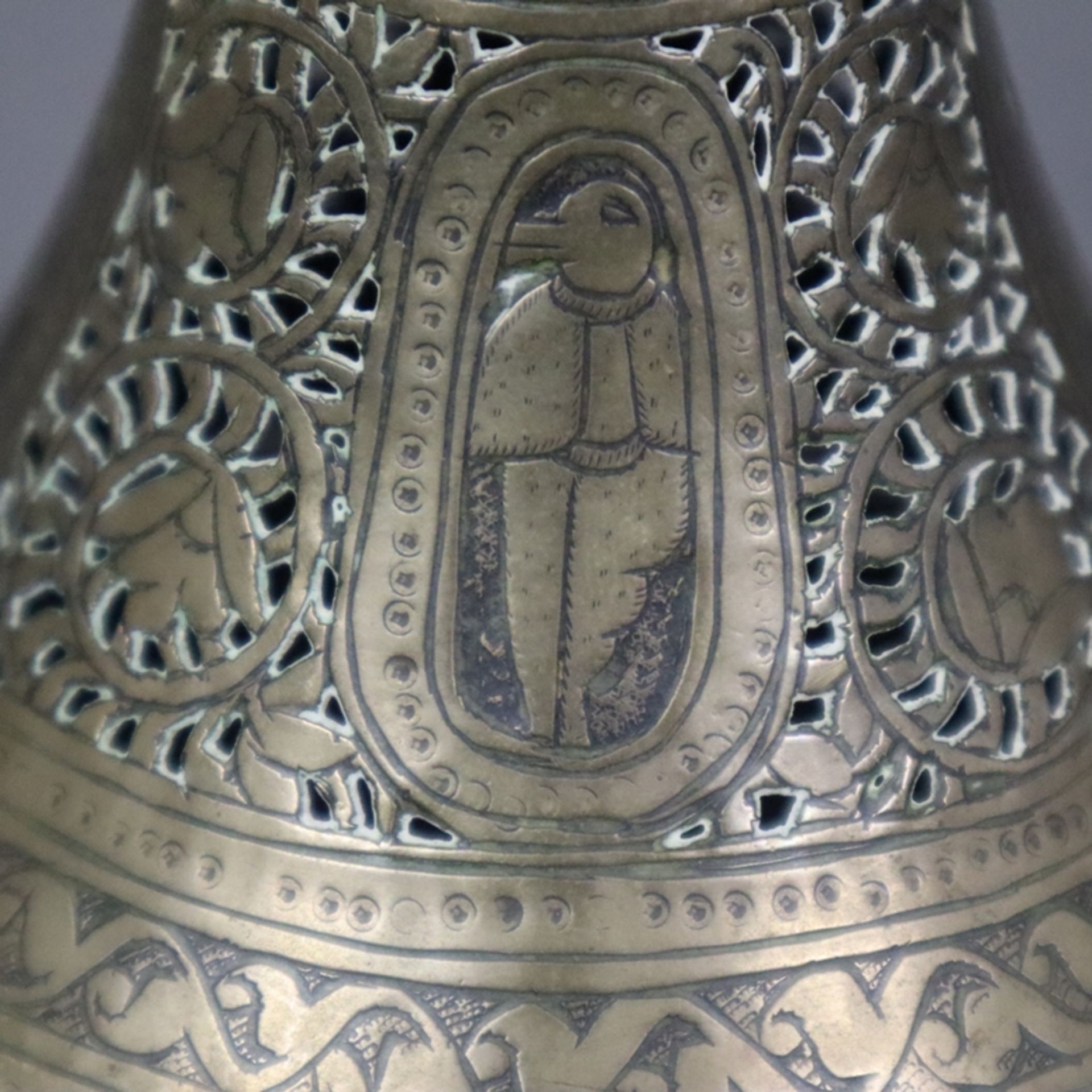 Potpourri-Deckelgefäß - Persien, 19.Jh. oder früher, Messing, gefußte Kelchschale mit Haubendeckel, - Bild 13 aus 15