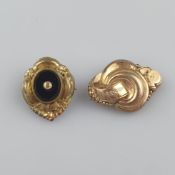 Zwei antike Broschen -19.Jh.- 1 Brosche/Anhänger, Schauseite aus Schaumgold aufwändig dekoriert, ca