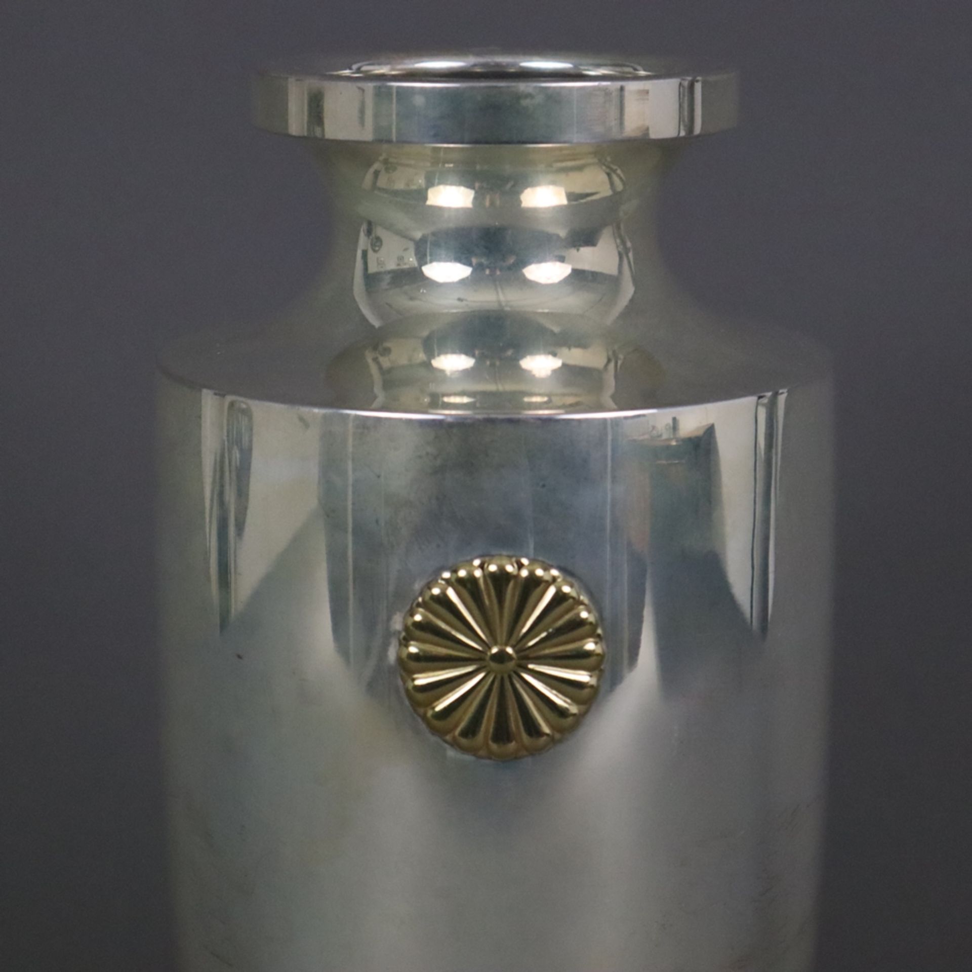 Silber-Vase - Japan, 20. Jh., Massivsilber, sich nach oben erweiternde Form mit kurzem Hals und aus - Bild 5 aus 9