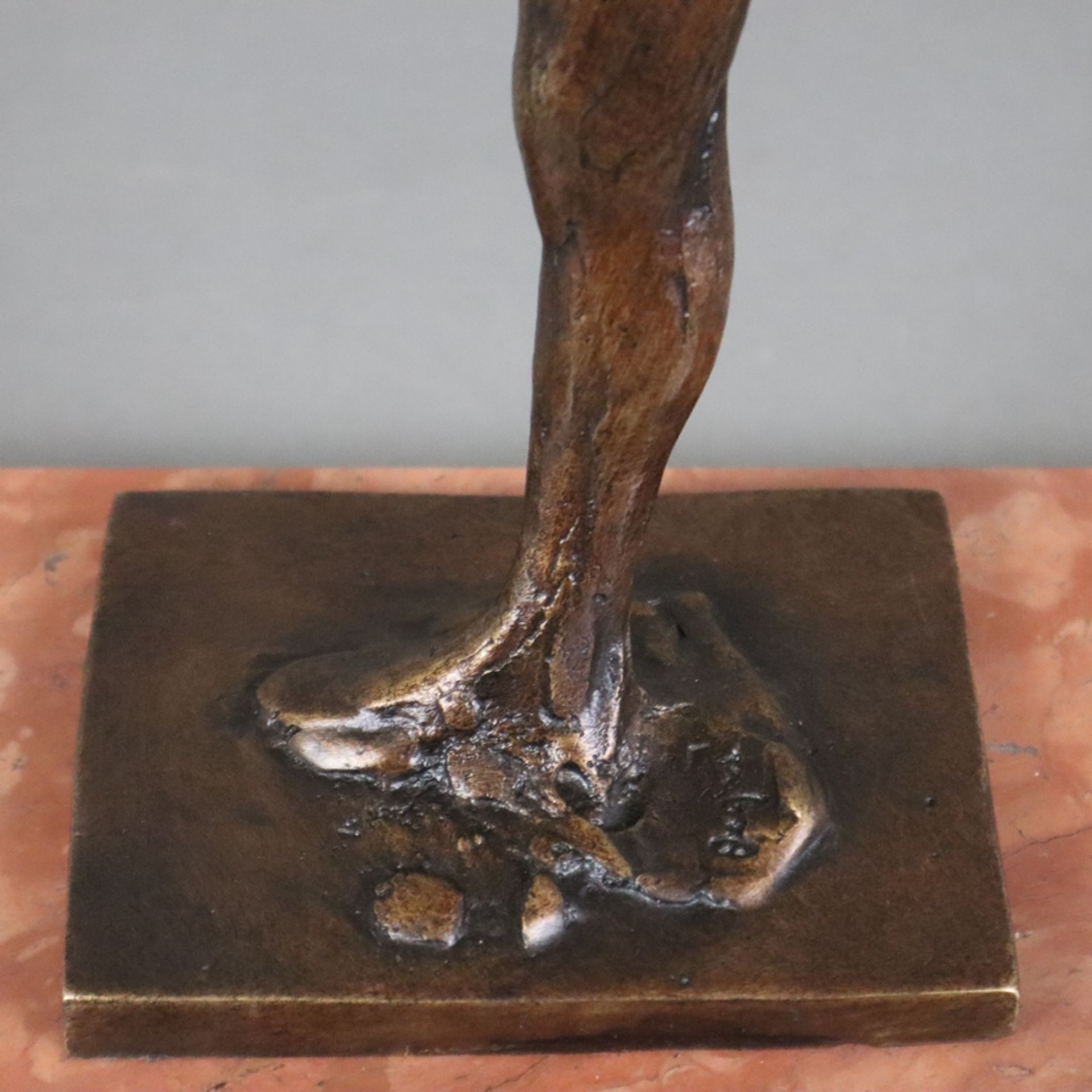 Degas, Edgar (1834 Paris -1917 ebenda, nach) - "Petite Arabesque", Bronze, braun patiniert, posthum - Bild 6 aus 10