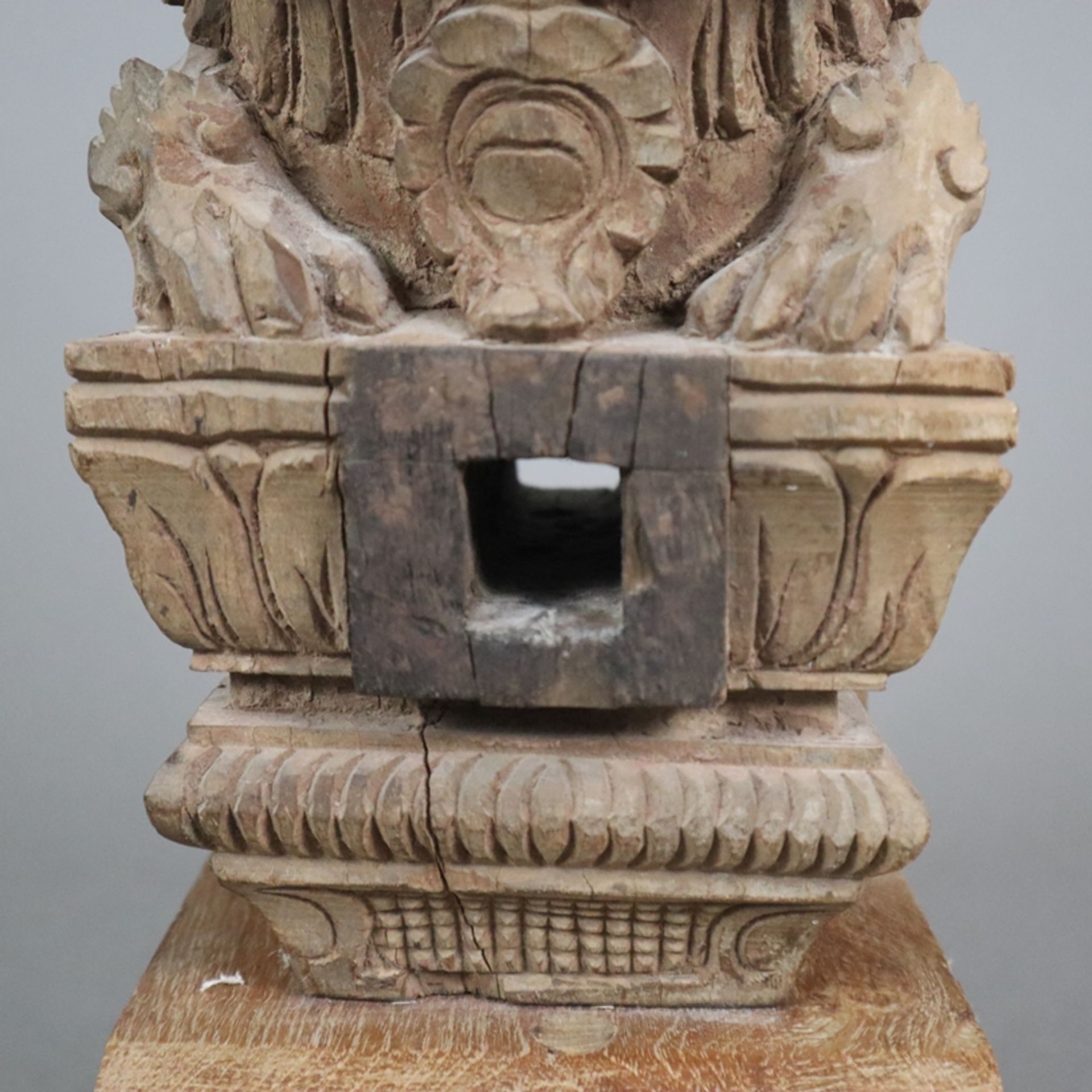 Schweres Zierfragment mit Löwenmotiv - Indien, wohl 19.Jh. oder älter, Teil einer Wandtäfelung bzw. - Image 5 of 7