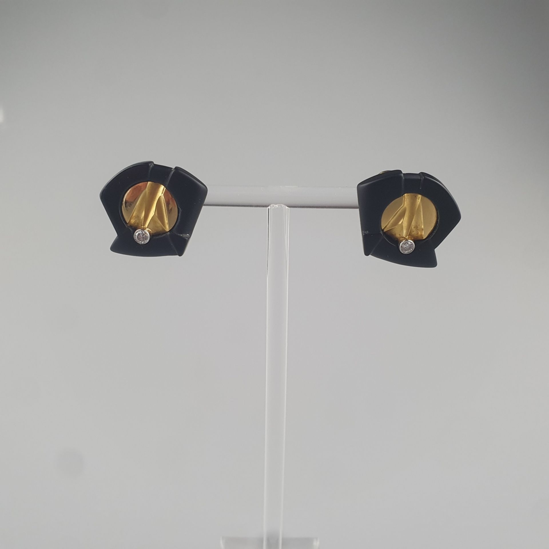 Ein Paar Design-Ohrstecker- Lapponia/Finnland, Gelbgold 750/000 (18 K), mit geschliffener mattierte - Bild 4 aus 5