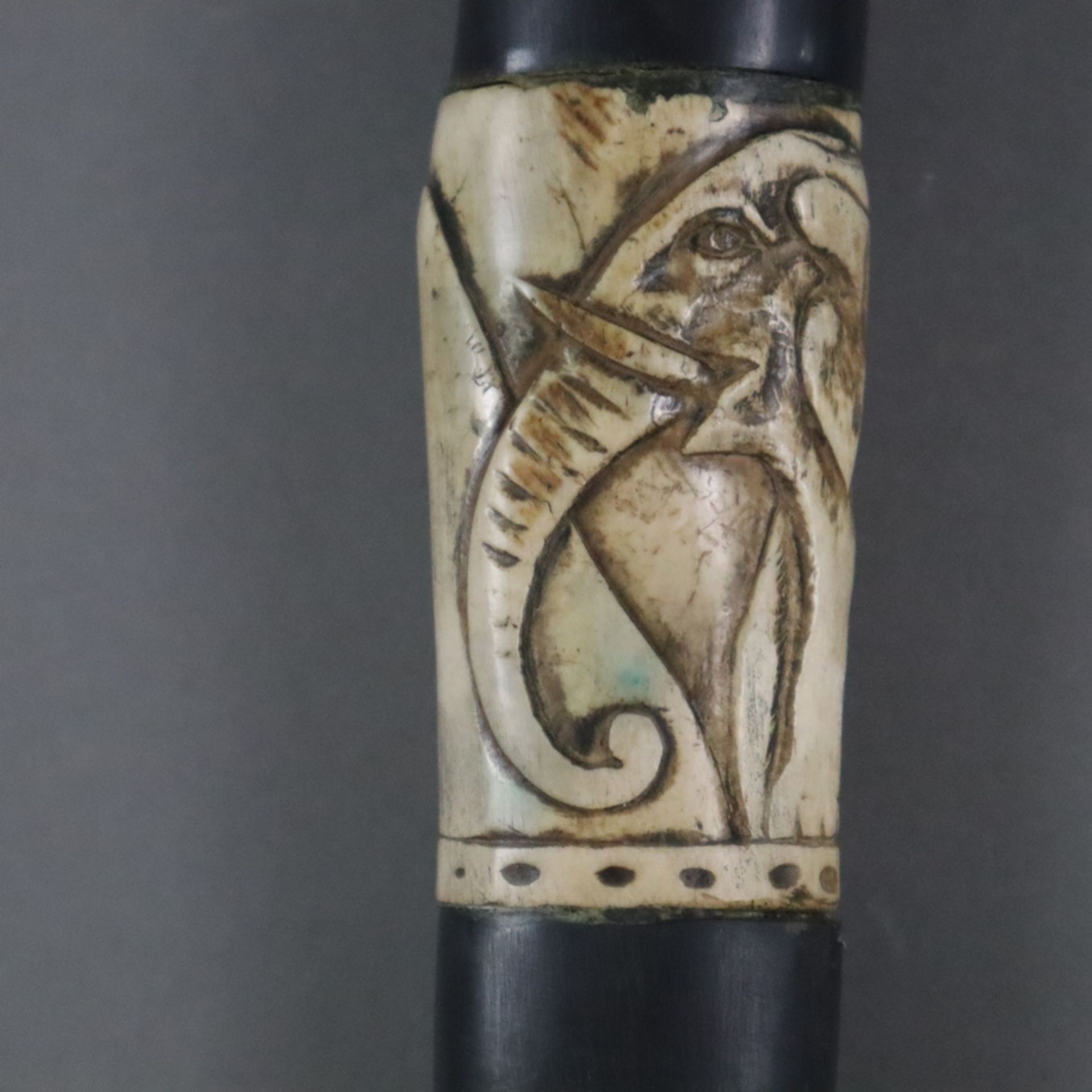 Schwert - gerade Rückenklinge mit flacher Kehlung, auf der Fehlschärfe Punzen, darüber das Wappen v - Bild 3 aus 10