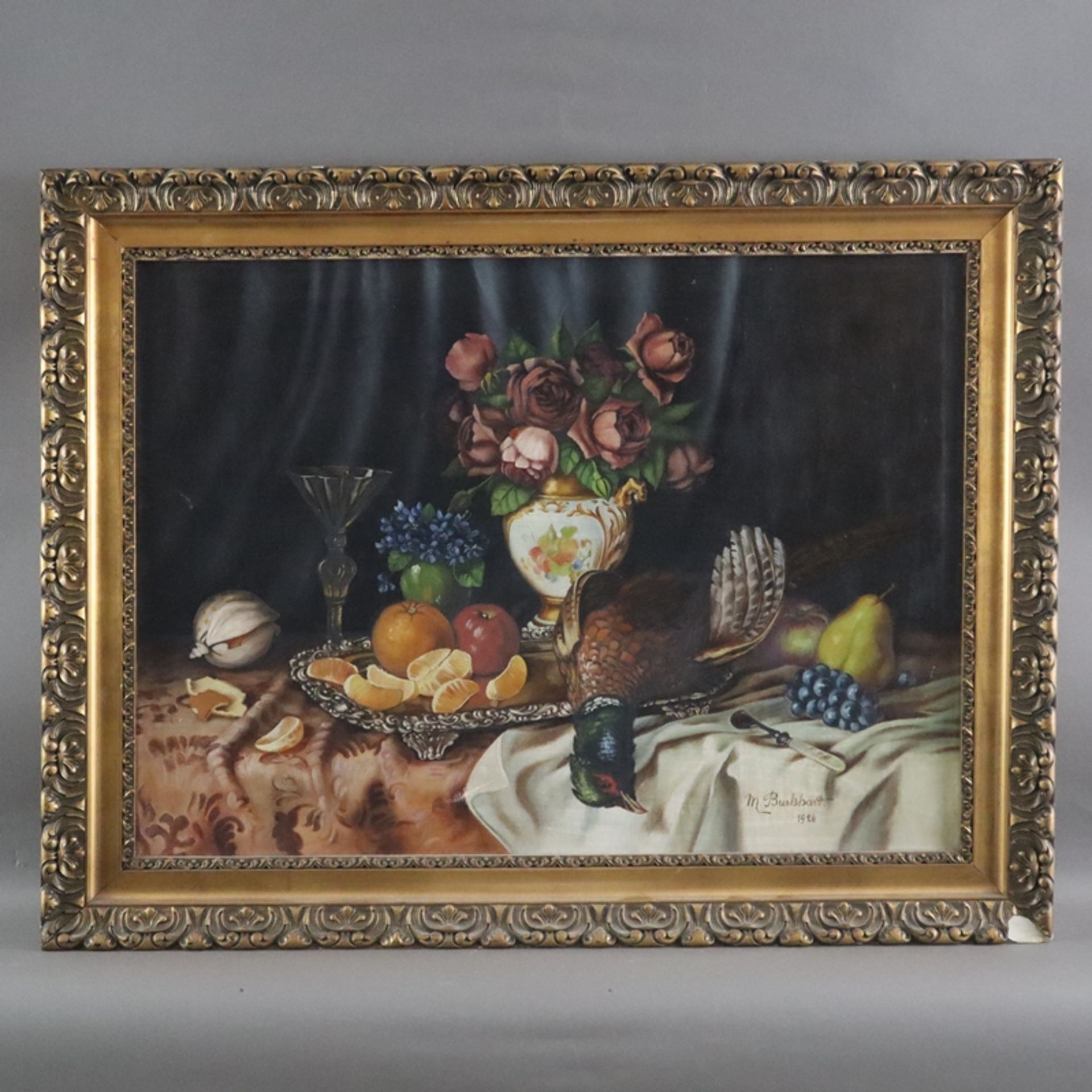 Burkhard, M. (1. Hälfte 20.Jh.) - Prunkvolles Stillleben mit Früchten, Blumen und Wild, 1926, unten - Image 2 of 11