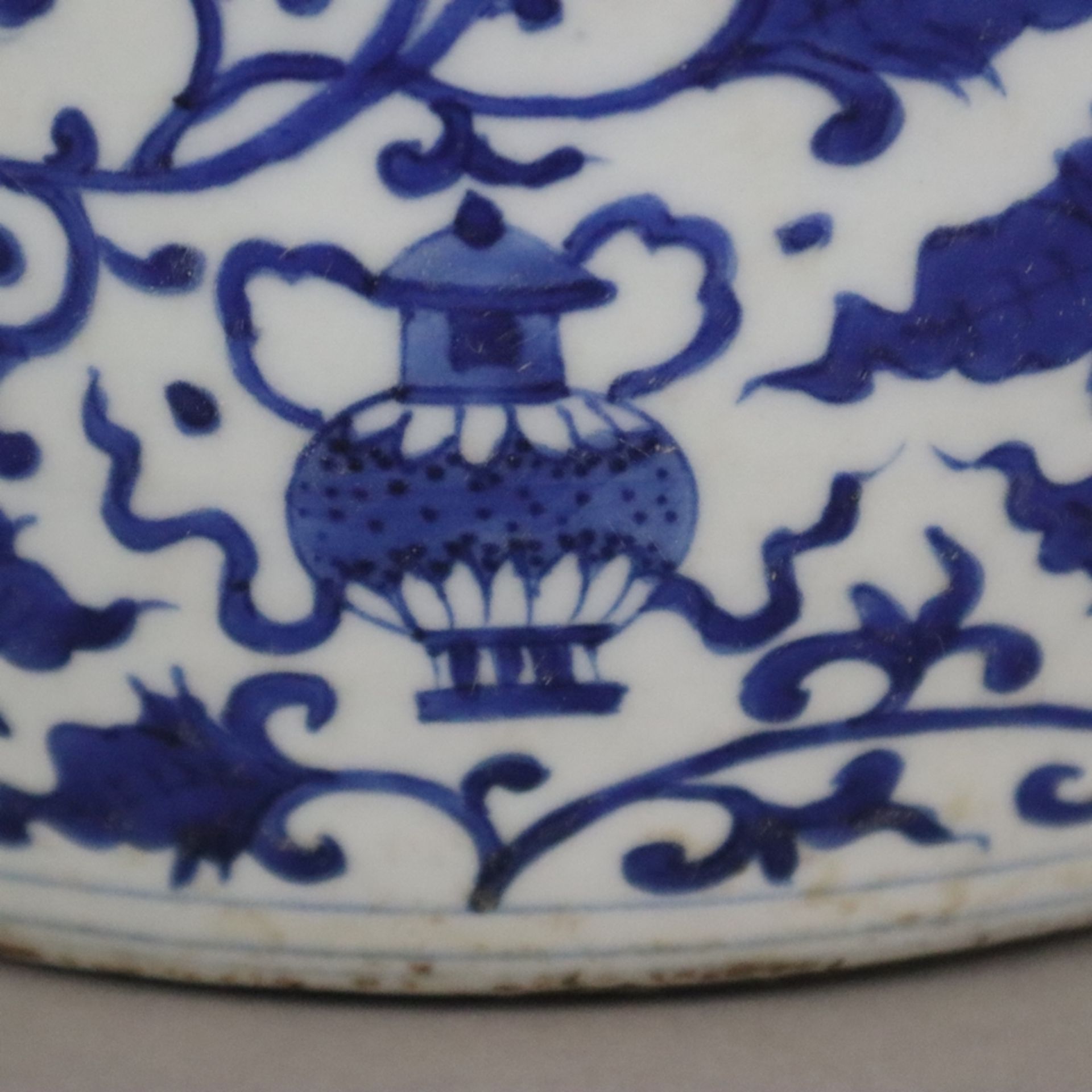 Blau-weißer Cachepot - China, zylindrische, leichte ausgestellte Wandung mit blauem Unterglasurdeko - Bild 5 aus 10