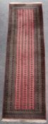 Buchara-Läufer - Pakistan, 20. Jh., Wolle, ornamental gemustert, ca. 265 x 82 cm, Gebrauchsspuren,