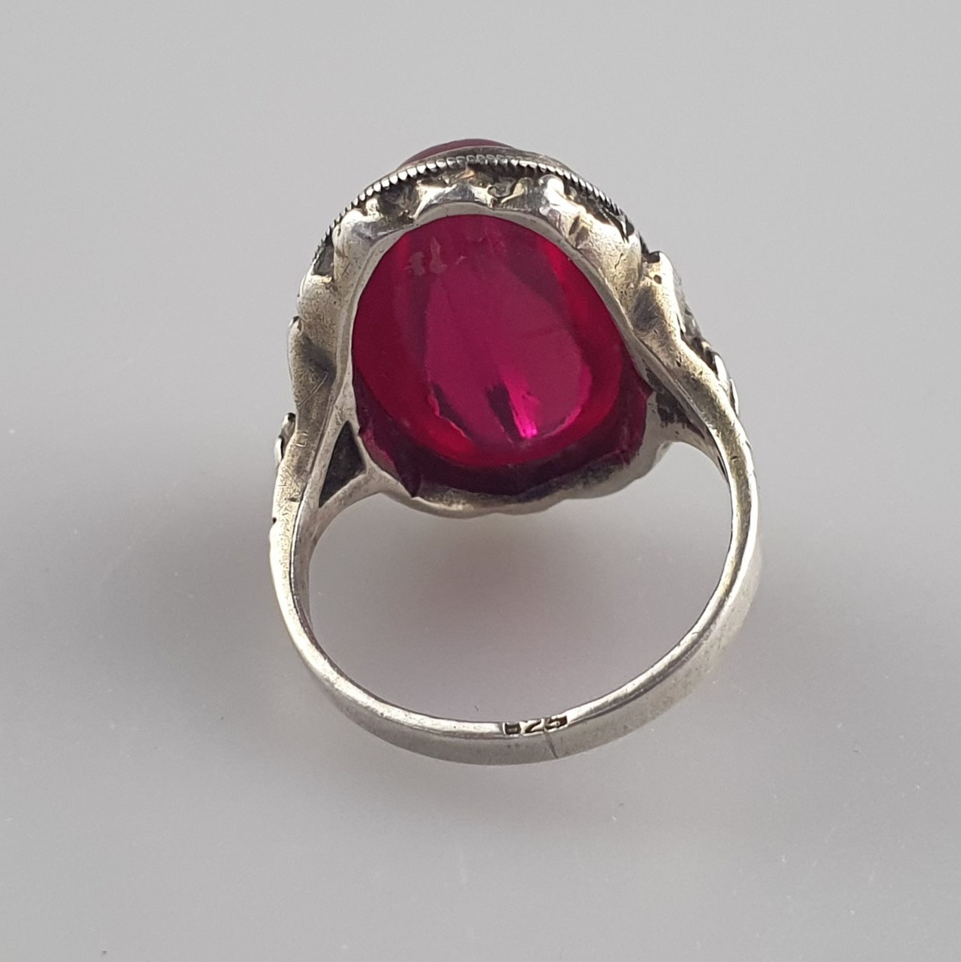 Silberring mit Rubin - mit ovalem poliertem Rubincabochon besetzt, Ringkopf ca.18 x 12 mm, Dm. Ring - Bild 5 aus 6