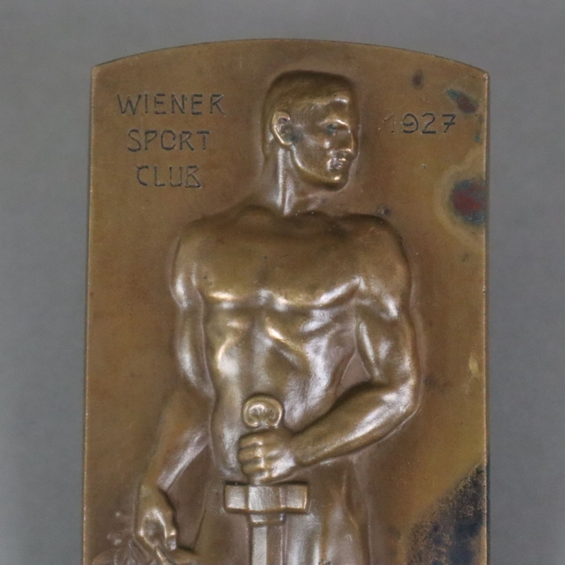 Bronzeplakette "Wiener Sport Club 1927" - hochrechteckige Form mit abgerundetem Abschluss, Reliefde - Bild 2 aus 4