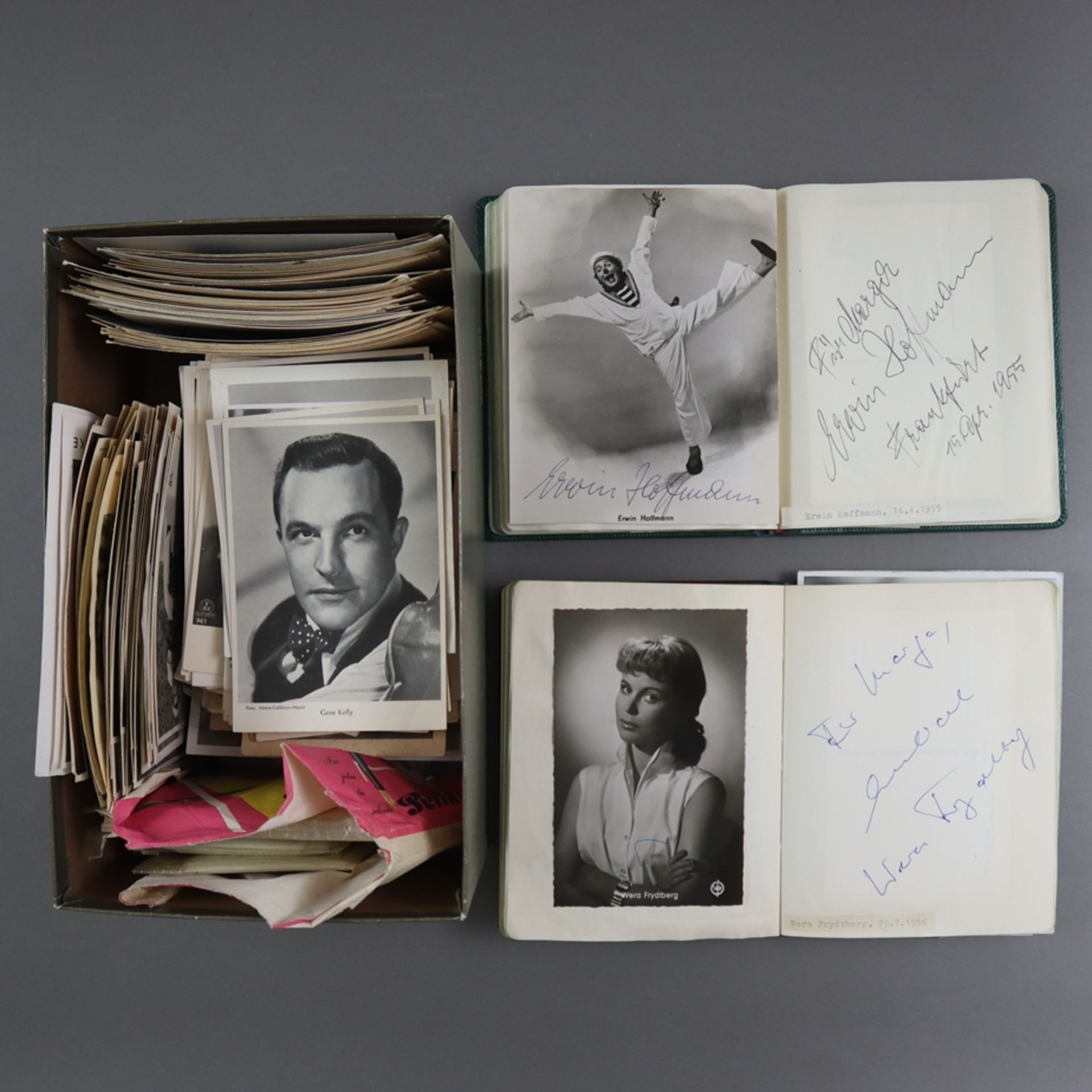 Zwei Autogramm-Alben aus den Jahren 1955 und 1956 & Karton mit unzähligen Fotos von bekannten Persö - Bild 9 aus 9