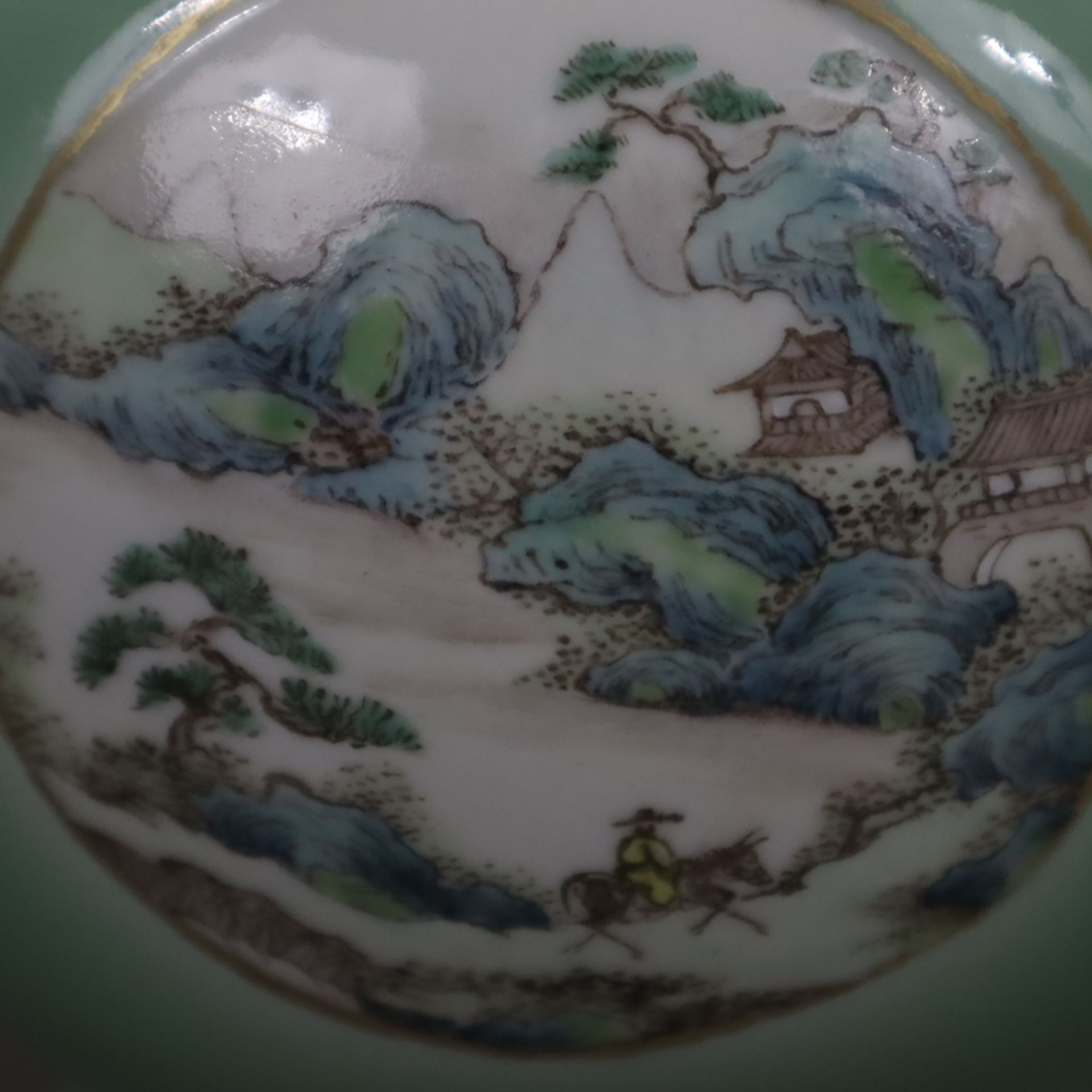 Seladon-Vase - Porzellan mit polychromer Emailbemalung, China, gebauchte Vase mit eingeschnürtem Ha - Bild 7 aus 9