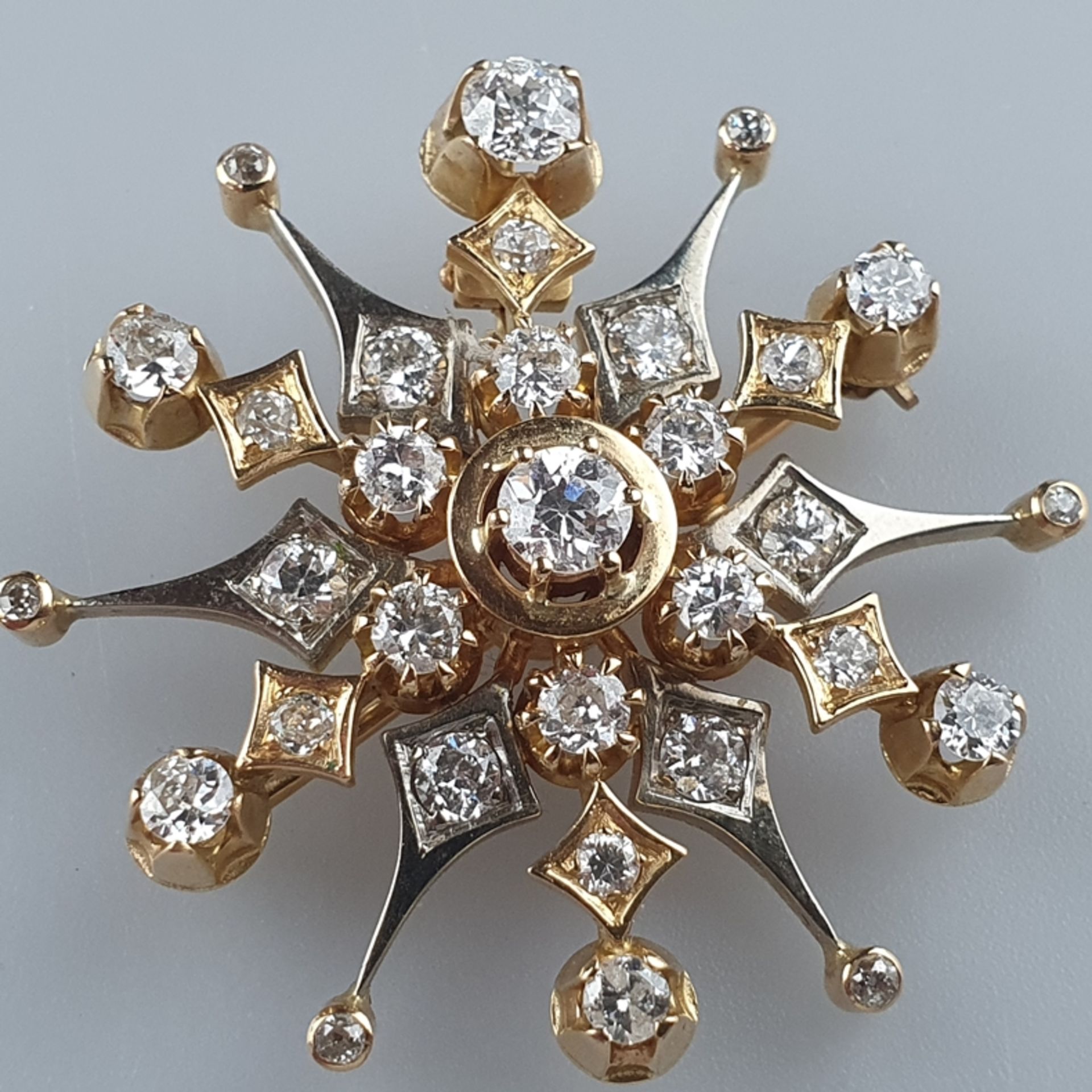 Funkelnde Sternbrosche/ Anhänger mit Diamanten - Gelb-/Weißgold 585/000 (14 K), Öse gestempelt, fil - Bild 4 aus 6