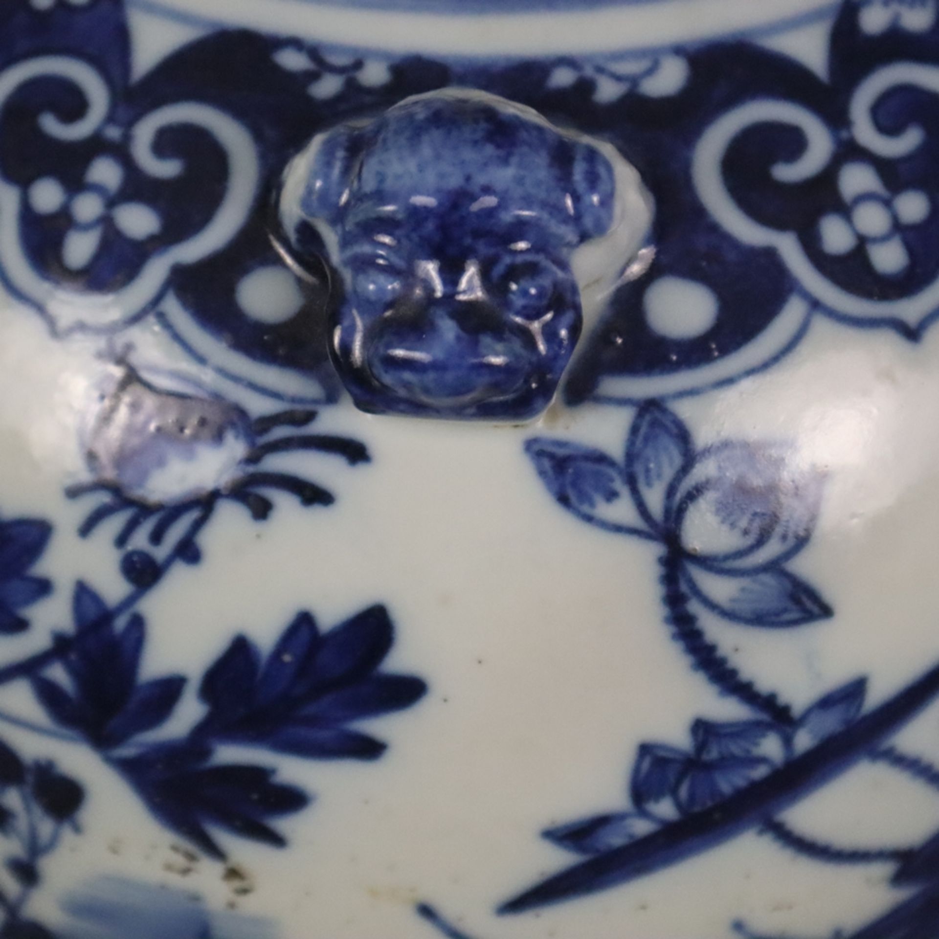 Blau-weiße Balustervase - China, späte Qing-Dynastie, Porzellan, stark gebauchte Wandung mit ausges - Bild 5 aus 9