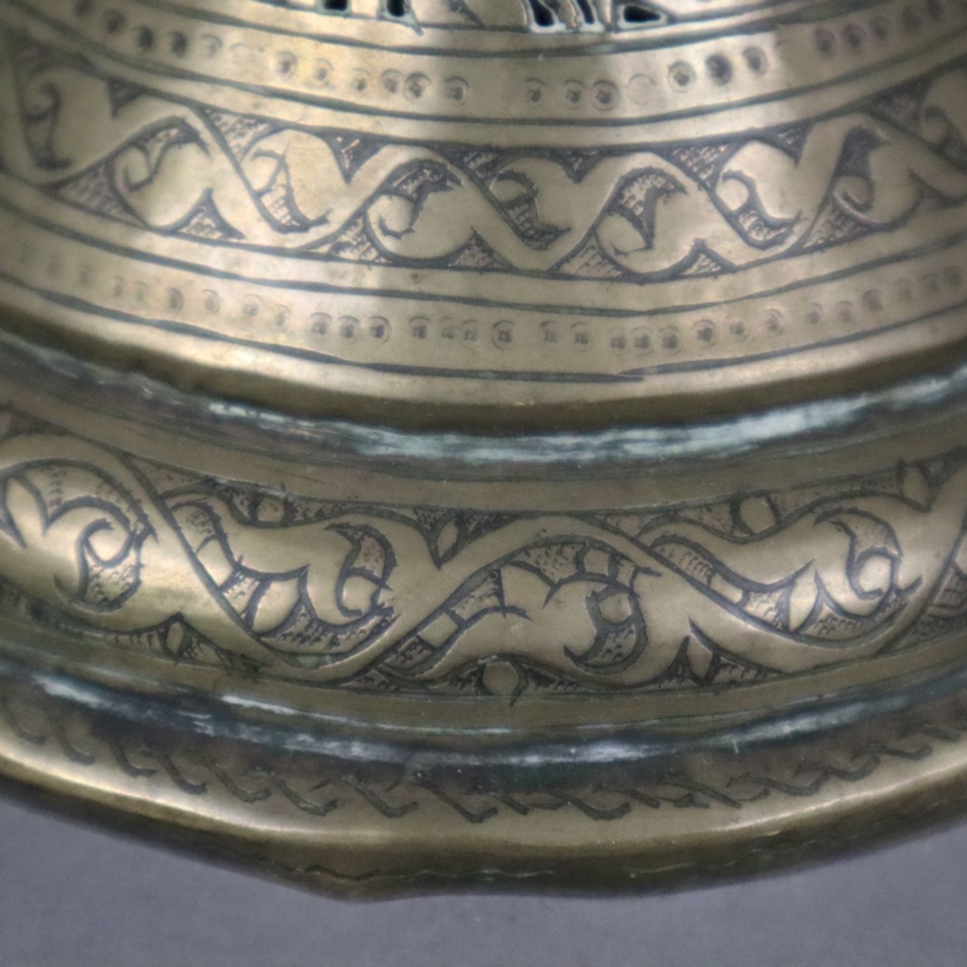 Potpourri-Deckelgefäß - Persien, 19.Jh. oder früher, Messing, gefußte Kelchschale mit Haubendeckel, - Bild 14 aus 15