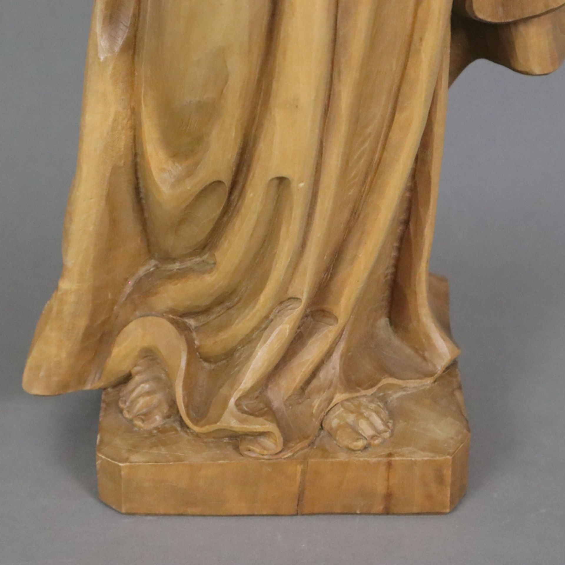 Holzfigur Madonna mit Kind - 20. Jahrhundert, Lindenholz, vollrund geschnitzt, Darstellung von Mari - Bild 6 aus 8