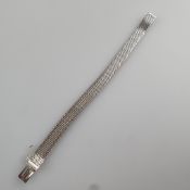 Vintage-Armband - Henkel & Grosse (Pforzheim), silberfarbenes Metall, schmales Flechtband, am Kaste