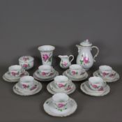 Kaffeeservice - Meissen, 20. Jh., Porzellan, polychrom bemalt mit floralem Dekor "Rote Rose", golds