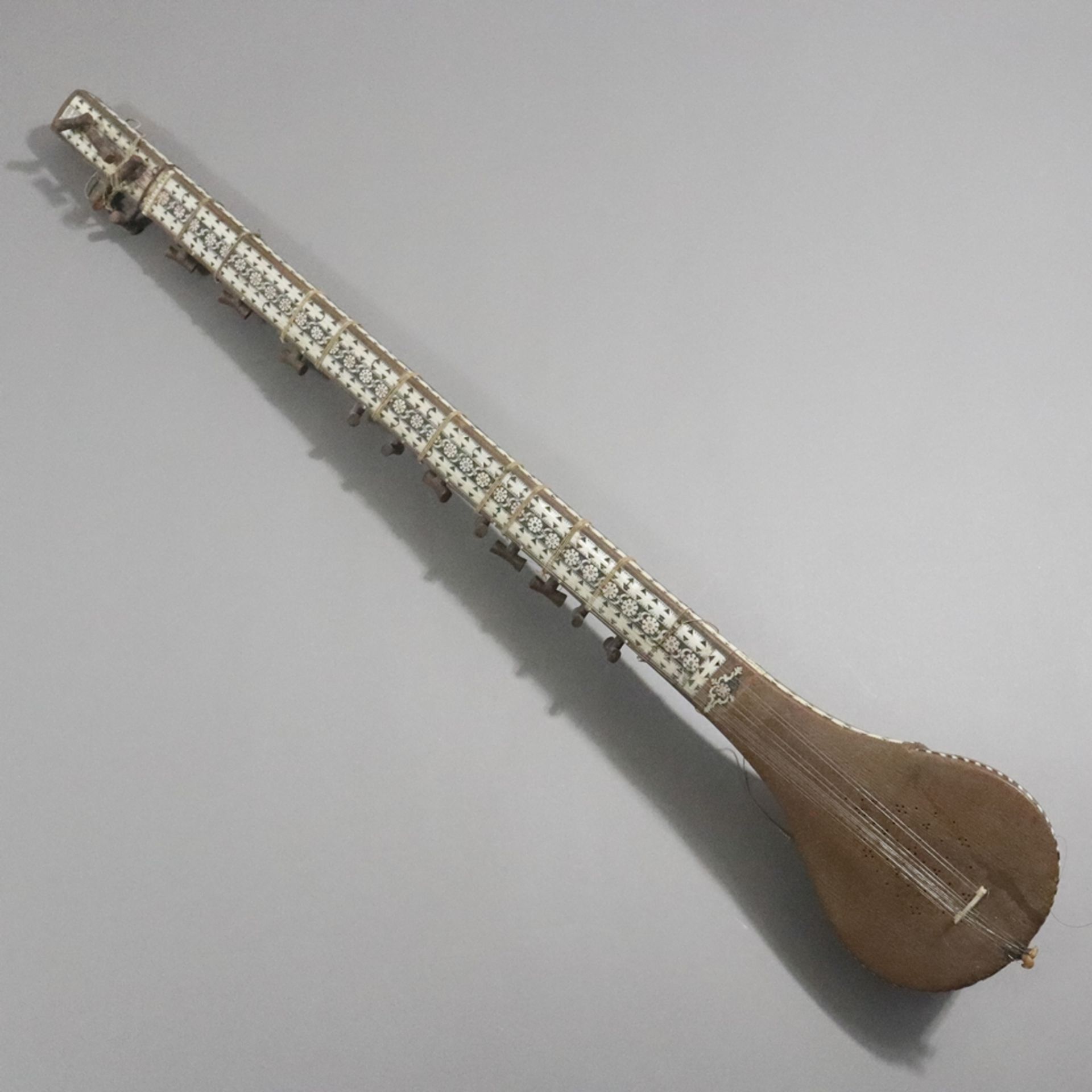 Orientalische Langhalslaute - wohl Afghanistan um 1900, traditionelles Saiteninstrument, kleiner ba