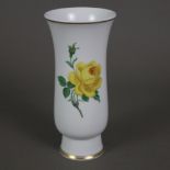 Vase - Meissen, 20.Jh., Porzellan, floraler Dekor "Gelbe Rose", Goldrand, über rundem Fuß zylindris