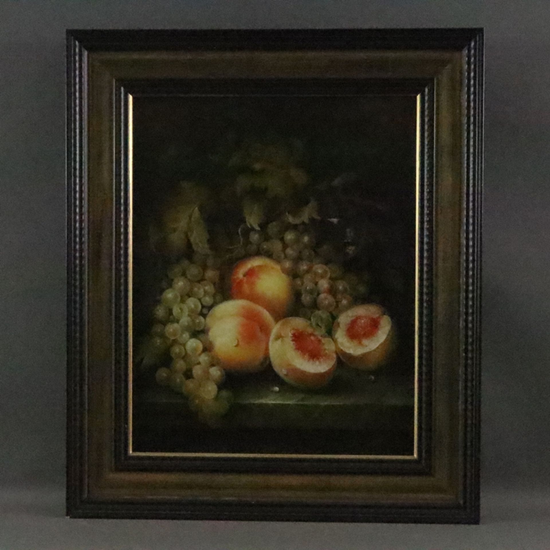 Martin, Eric (*1948 Bremen) - Früchtestillleben mit Trauben, Pfirsichen und Weinglas, Öl auf Holz,  - Bild 2 aus 10