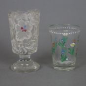 Zwei Gläser - 19. Jh., farbloses Glas, 1x Fußglas, 9-fach facettiert, floral bemalt, Reste der Gold