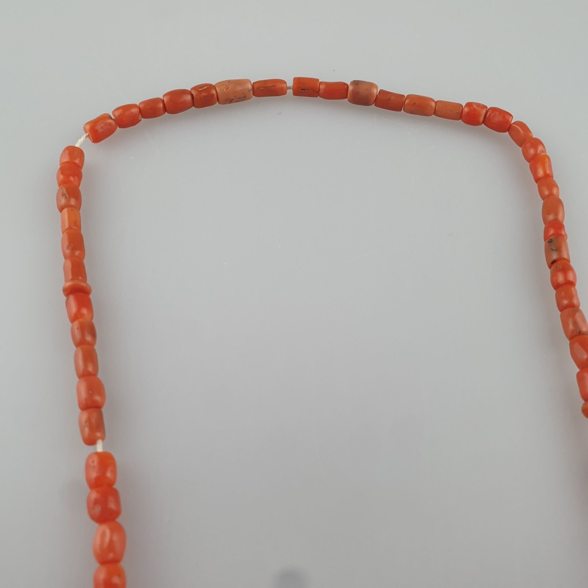 Kette aus roter Koralle / Gebetskette? - polierte Trommelstücke locker aufgefädelt, L. ca. 64 cm, G - Bild 4 aus 4