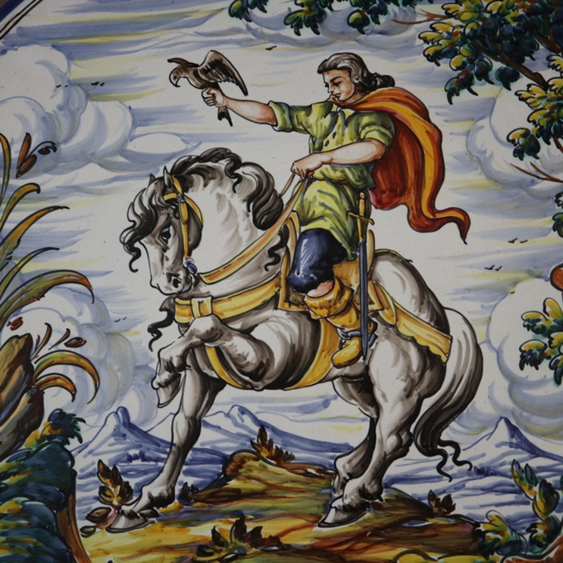 Große Majolika-Wandplatte - 20. Jh., Keramik, polychrom bemalt: Reiter mit Falke in idyllischer Lan - Image 2 of 7