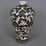 Vase „Meiping“- China, Cizhou-Typus, Steinzeug, Wandung in Meiping-Form mit cremefarbener Engobe un