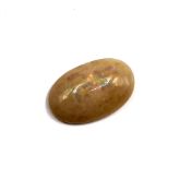 Loser Opal - 5,72 ct., ovaler Cabochon, weiß mit Farbspiel, Herkunft: Äthiopien, Maße: 19,2 x 12,3 