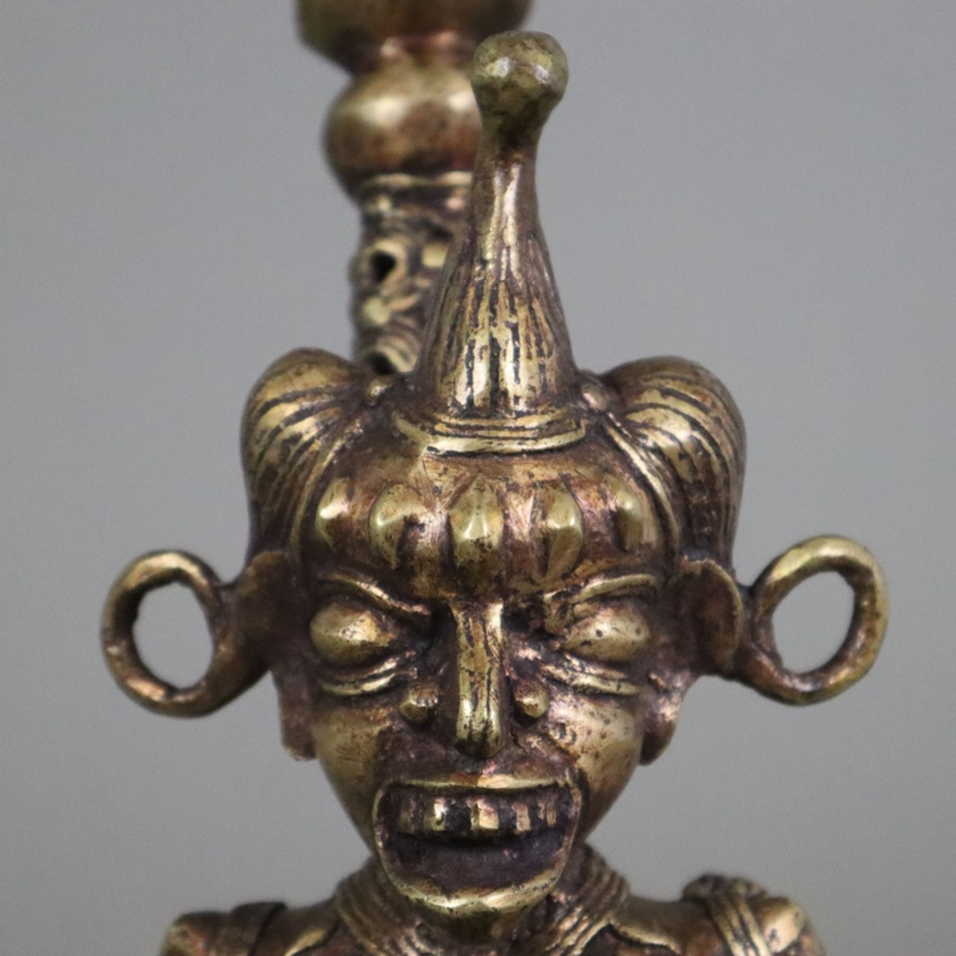 Ritual-Objekt- Afrika, 20. Jh., Bronze, zweiteilig, Pfeifenkörper in Form einer knienden Figur, rüc - Image 3 of 9