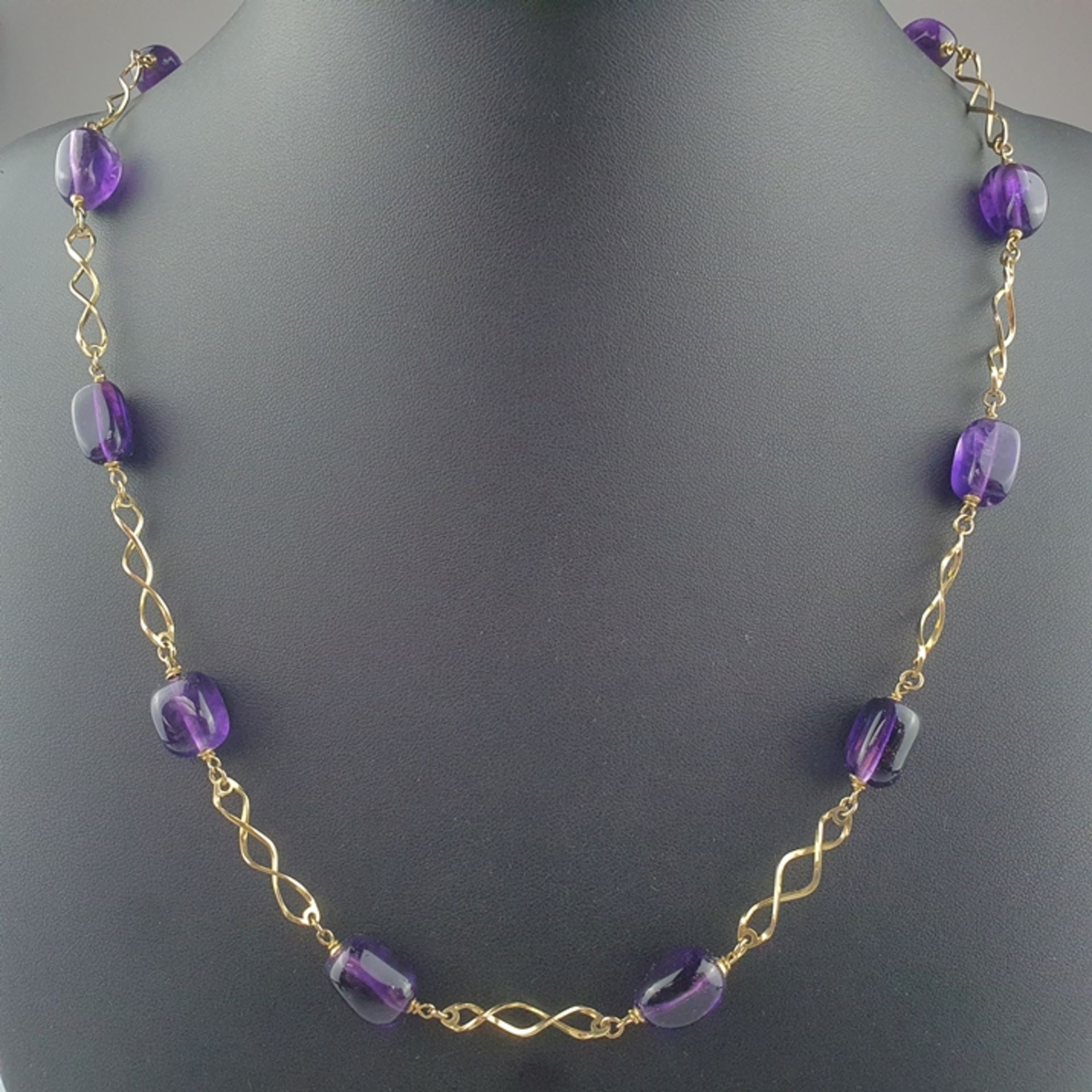 Halskette aus 14K-Gelbgold mit Amethysten- Gelbgold 585/000, Federringöse gestempelt „585 FBM“, Ket