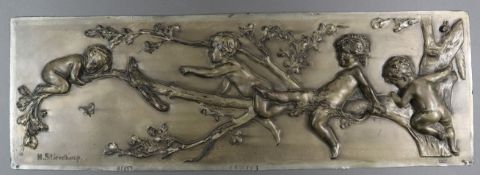 Schievelkamp, Helmuth (1849 Berlin - 1940 ebenda) - Metallrelief, Putten auf Baumast spielend, unte