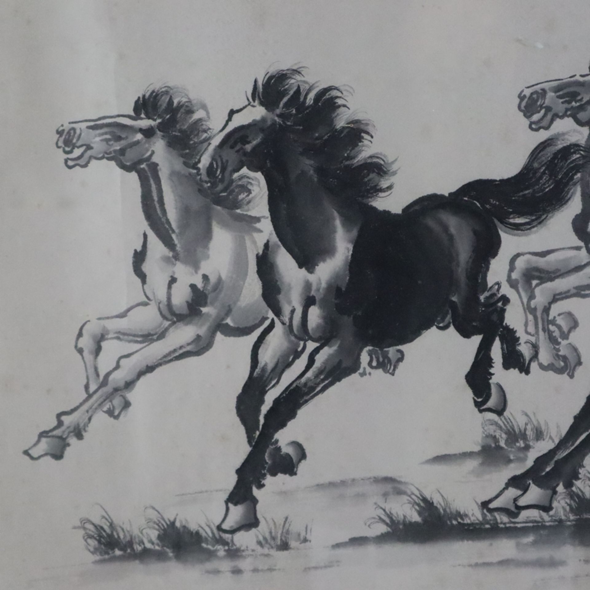 Herde Wildpferde - vorwärts stürmende Pferde in der Art des Xu Beihong, Tusche auf Papier, Bildmaße - Bild 3 aus 10