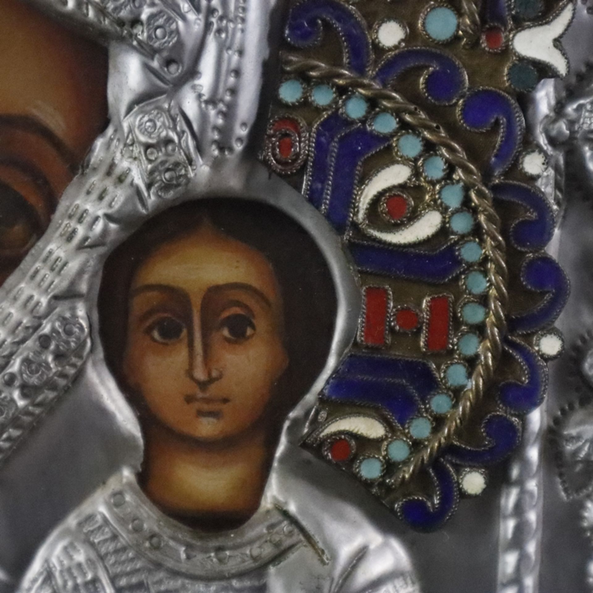 Oklad-Ikone "Gottesmutter von Kasan" (Kazanskaja) - Russland, 20. Jh., polychrome Temperamalerei au - Bild 4 aus 10